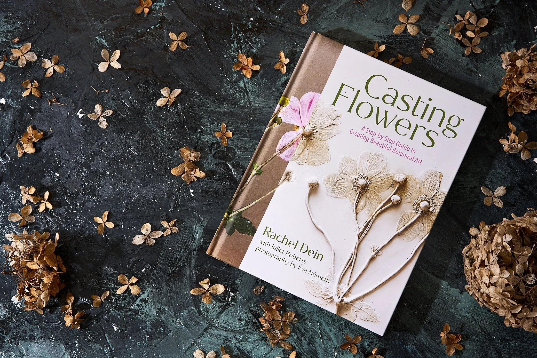 Still-life-product-bloemen-organisch-boek-Iris-Koopmans-Fotografie 1.jpg