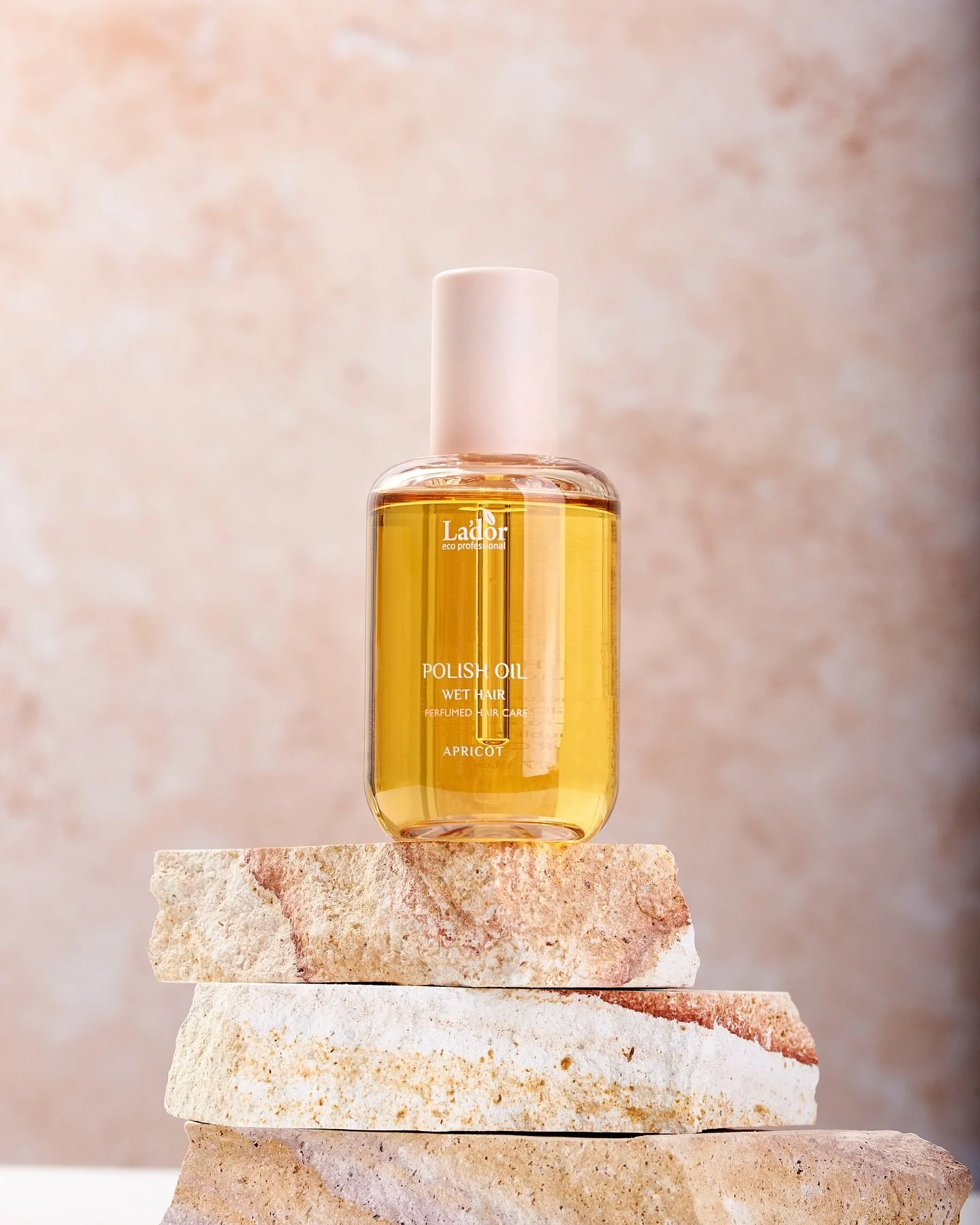 New work ✨📸
Ben helemaal verliefd op de mooie kleur van deze haarolie

#productfotografie#productfotograaf#contentcreatie#studiofotografie#creatievecontent#breda#duurzaam#duurzameproducten#breda#beautyproducten#haarverzorging#creatievefotografie#web