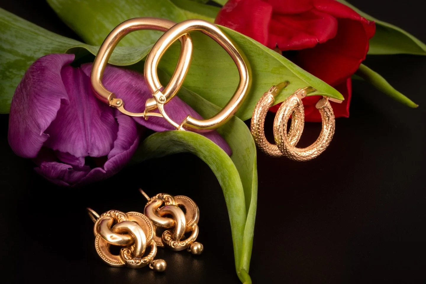 Jewelry still life photography ✨
Een van de leukste dingen aan sieraden fotografie (of fotografie in het algemeen) vind ik het maken van kleine stillevens en daarmee een &lsquo;wereld&rsquo; om het product bouwen en een bepaalde sfeer uitstralen hele