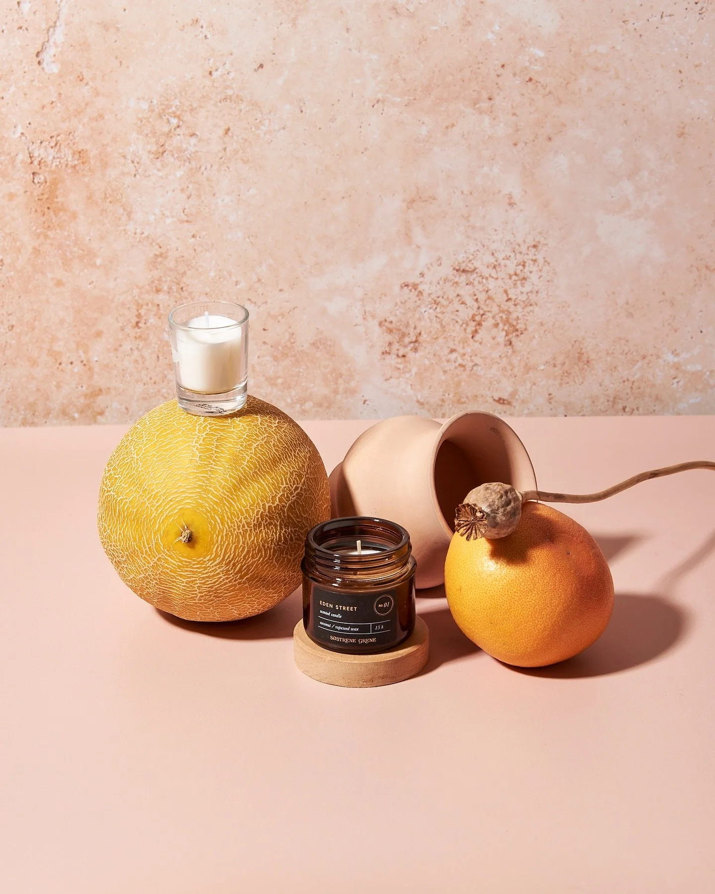 &ldquo;Zachte kleuren, natuurlijke vormen en een product dat in het midden mag stralen. Soms is er niet veel nodig om een sfeer neer te zetten &mdash; alleen aandacht, licht en een goed oog voor detail.&rdquo;
 Welke sfeer vind jij het mooist voor pr