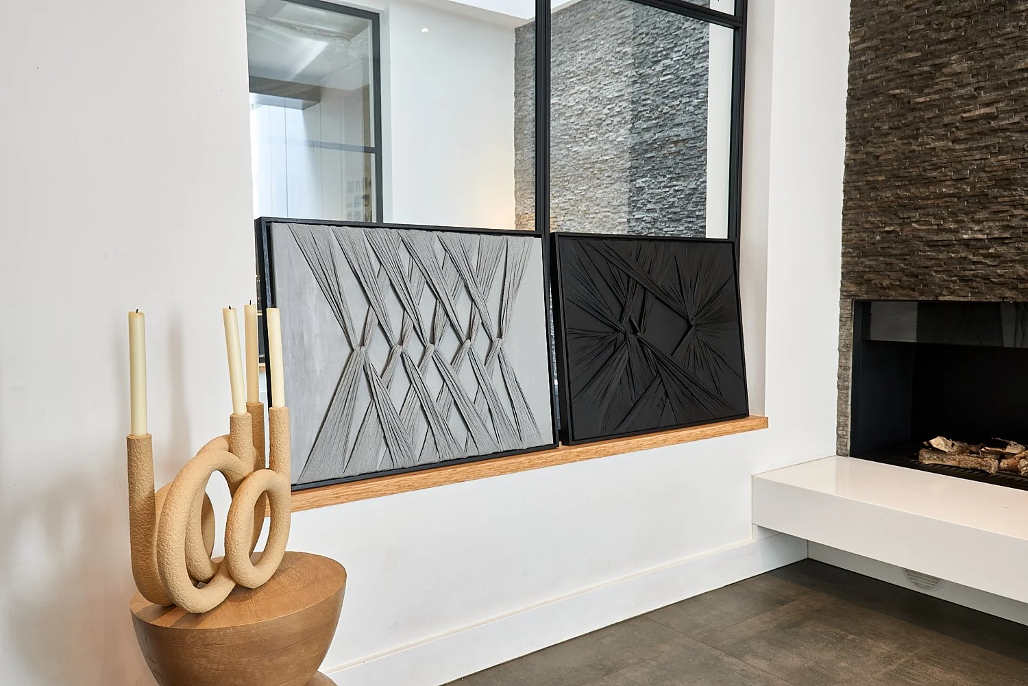 Kunst fotografie aan huis, op locatie. Textiel, muurkunst, vazen, textuur, close-ups, branding