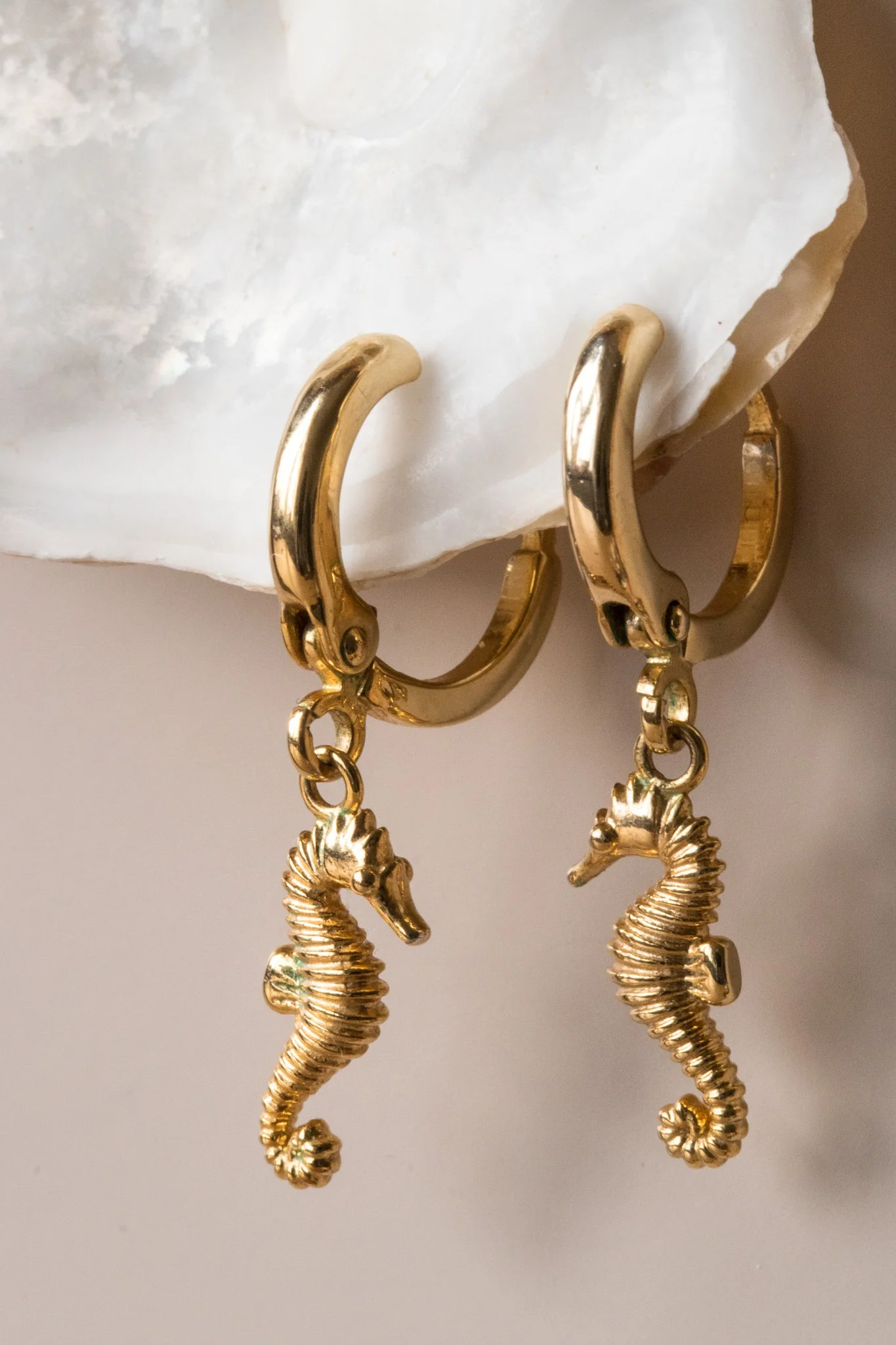 Creatieve-sieraden-product-fotografie-Iris-Koopmans-fotografie-oorbellen.jpg