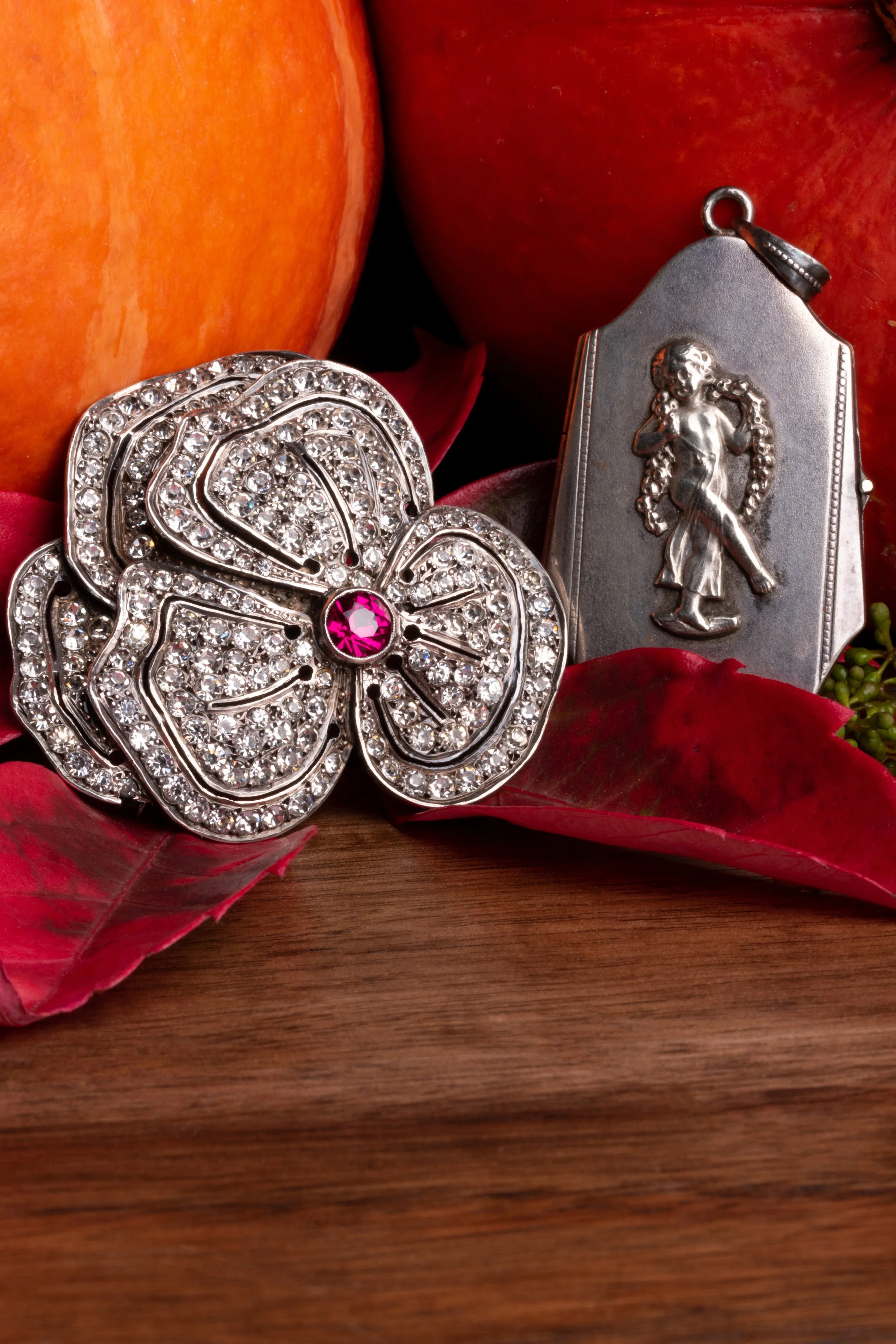 Creatieve-content-product-antieke-sieraden-ketting-ringen-oorbellen-fotograaf-gestylde-styling-Iris-Koopmans-Fotografie-Terheijden-Breda-Noord-Brabant21.jpg