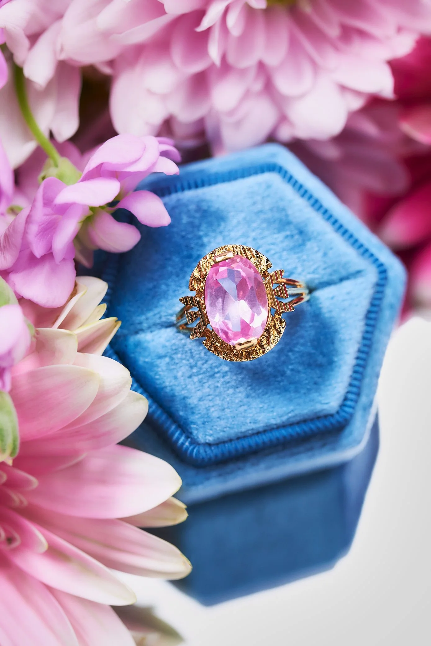 Still-leven-creatieve-product-antieke-sieraden-bloemen-Iris-Koopmans-Fotografie.jpg