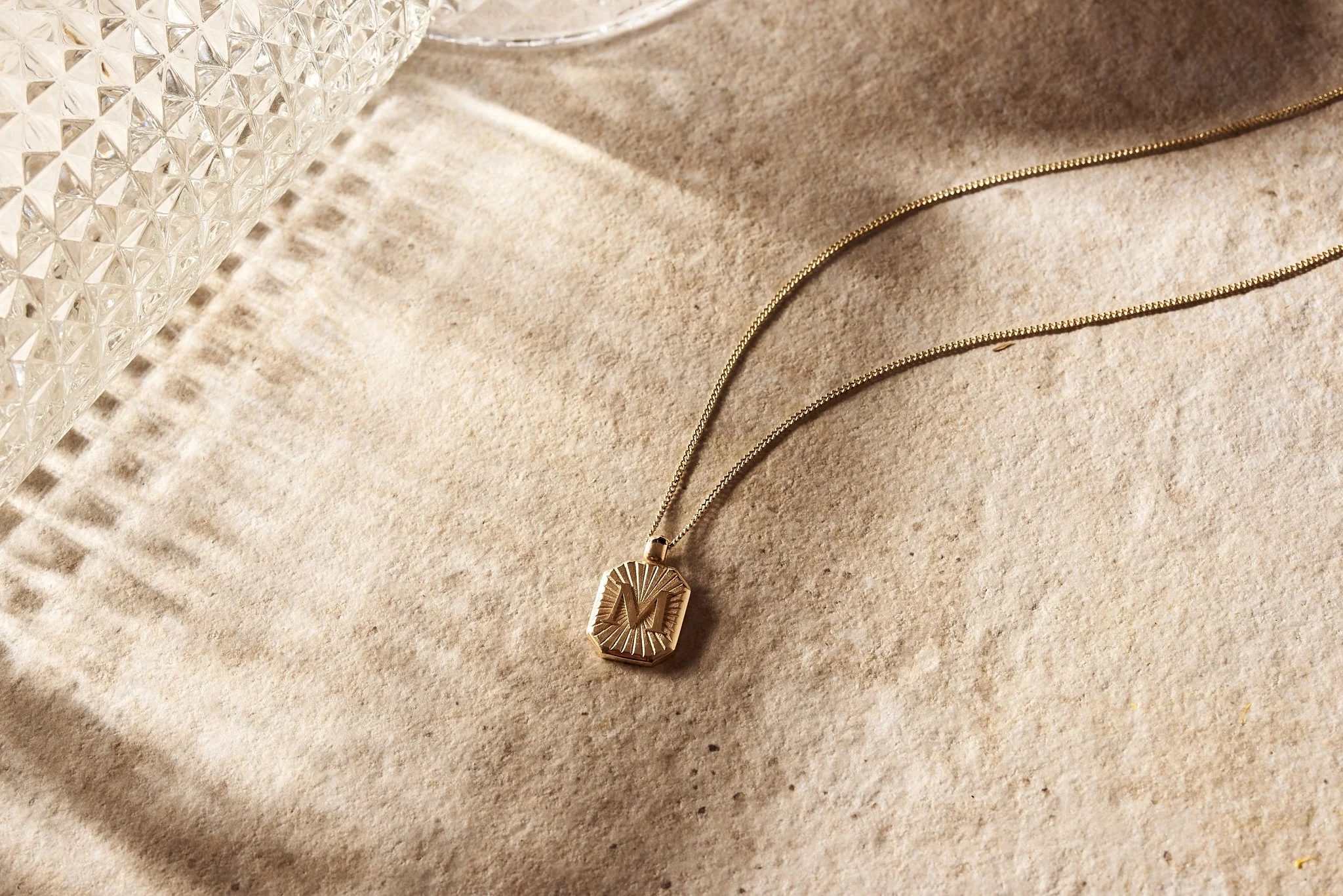 Luxoria-Vita-antieke-sieraden-ketting-ring-schaduw-creatief-stilleven-stillife-creatieve-product-content-Iris-Koopmans-Fotografie 06.jpg