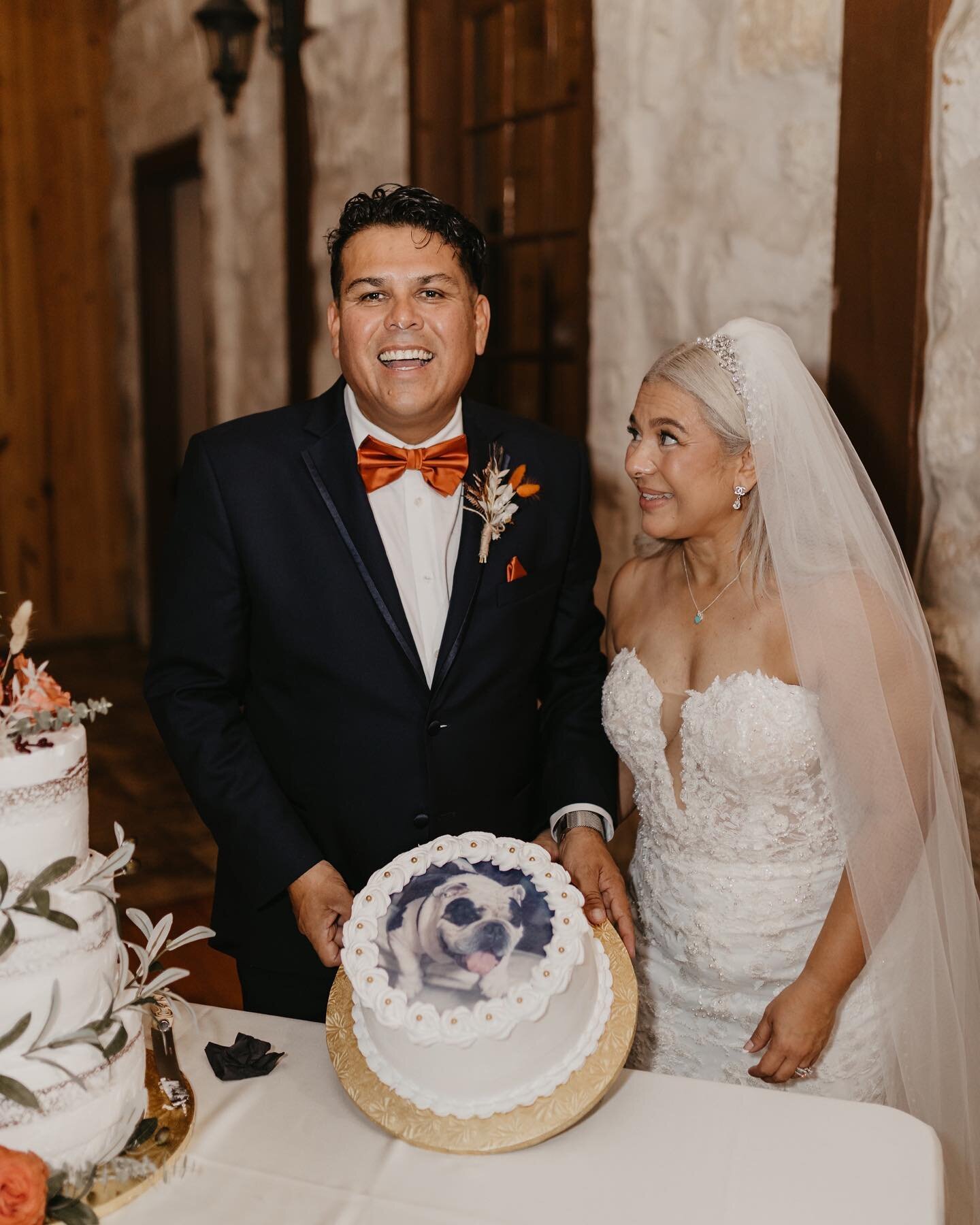 presenting : Mr + Mrs Cobian 🤍
&bull;
VENDOR TEAM:
venue: @texasoldtown 
planner/coordinator: @rosepopparties 
hair/makeup: @cassidyeliseartistry 
photographer: @valentinarosephoto 
videographer: @mattdaileyfilms 
photobooth: @weddingsunlimitedusa 
