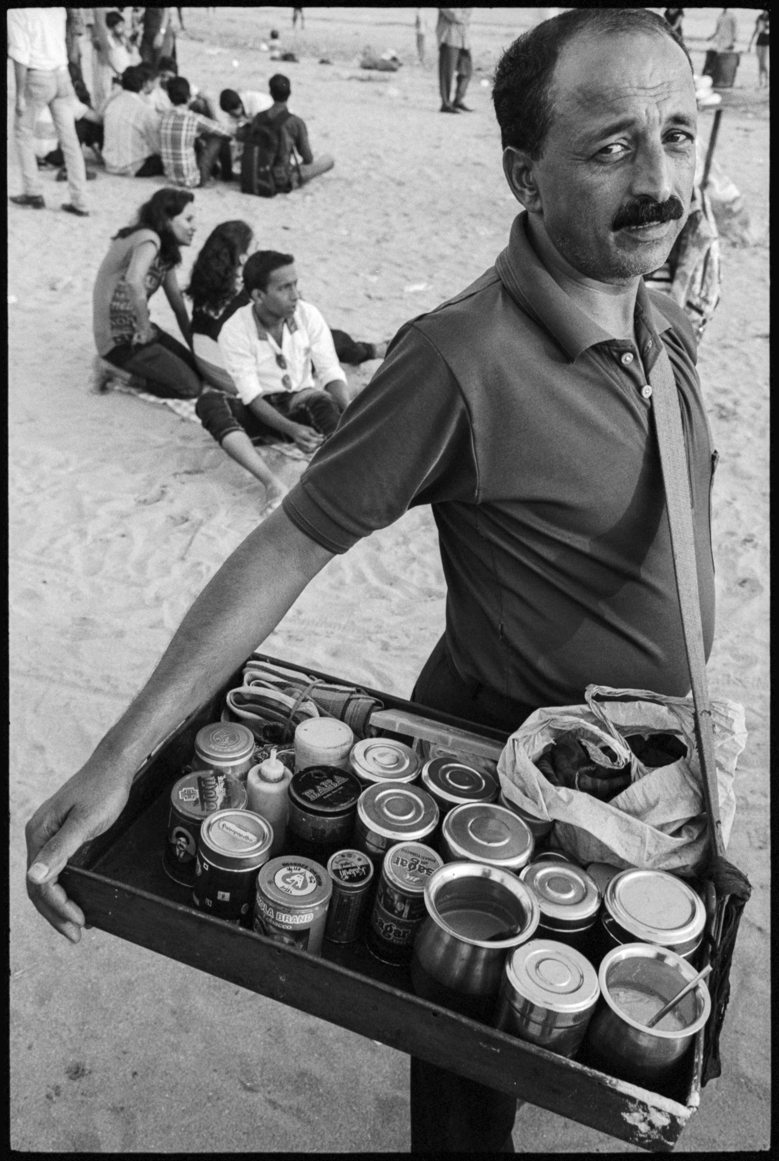 Hawker at Girgaon Chowpatty, 2014.jpg