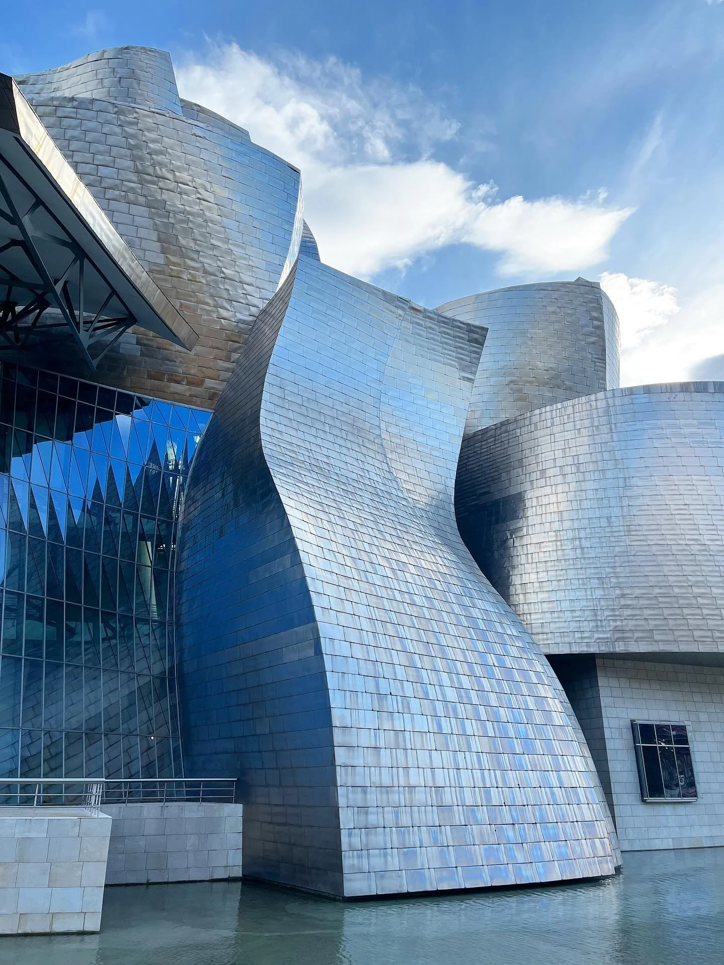 We join the arts, design, and architecture community in celebrating the life and work of Canadian-American architect Frank Gehry (1929 - 2025). Known for his radical postmodern designs and his use of technology and unconventional materials and forms,