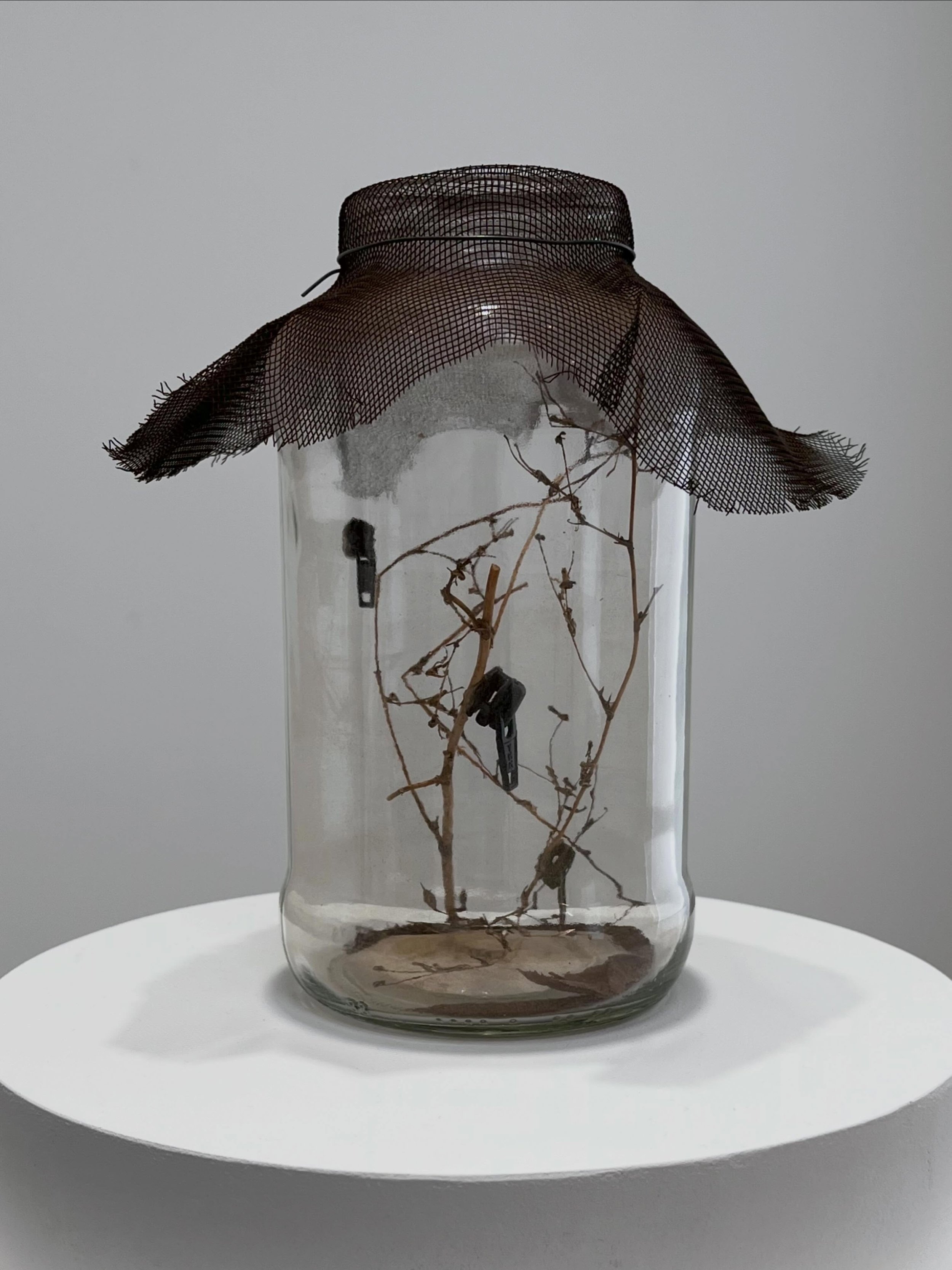 David Hammons / Janis Kounellis, currently on view at White Cube, New York. This rare and unique presentation creates a dialogue between the works by American artist David Hammons (b.1943) and the late Greek-Italian artist Jannis Kounellis (1936&ndas