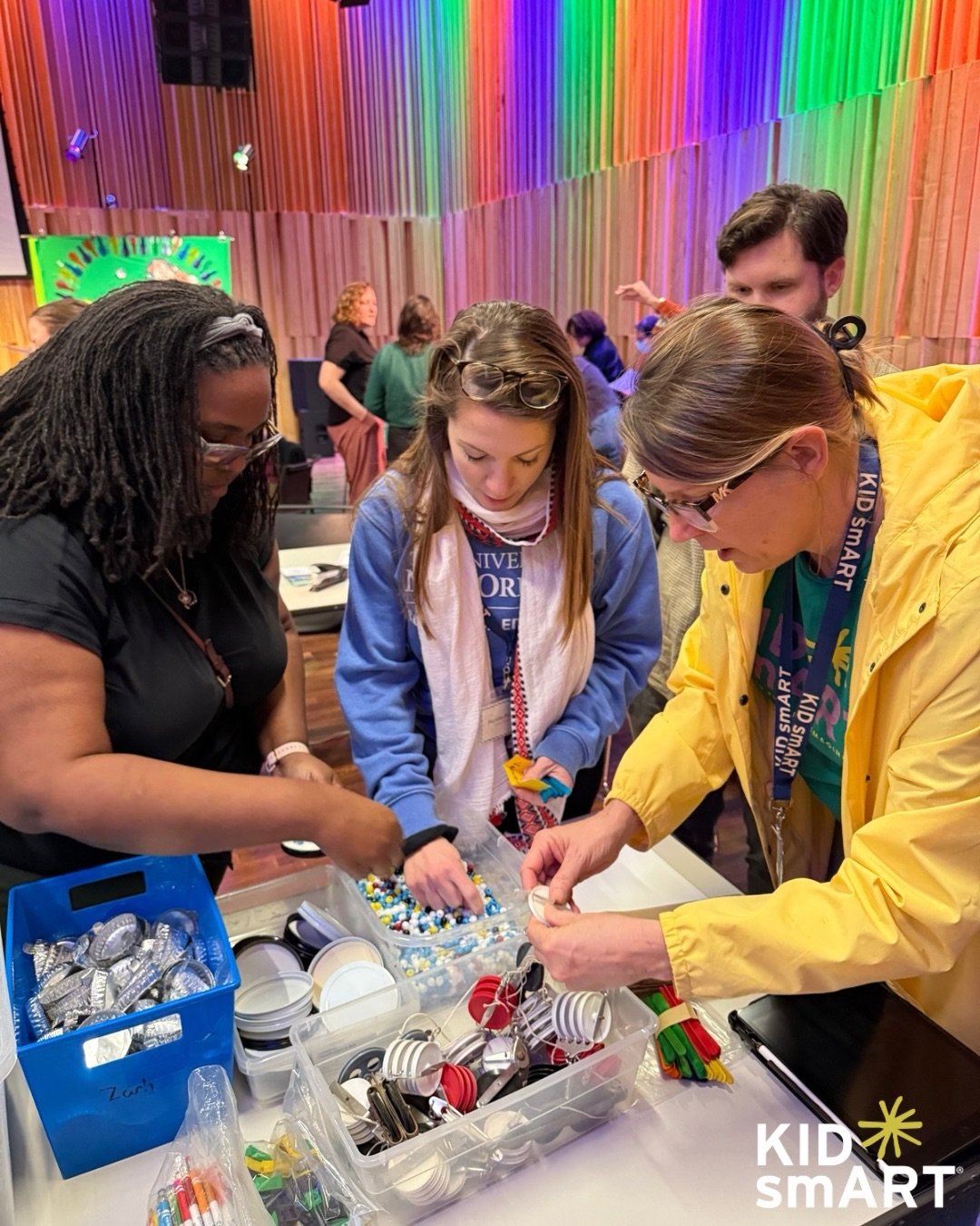 We are still feeling grateful for the incredible time we spent learning from the amazing team @stemlibrarylab! 🥼🧪✨

They guided our AXIS educators through the creative process of designing a vibrant Cells Organelles Collage Mural using found object