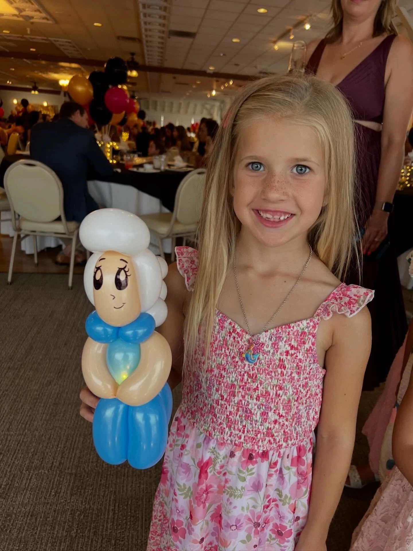 Did you know we can add LED lights to our balloon designs? Book with us and let us help make your next event shine! 
💡✨🎈

#balloonigami #ocballoontwisting #ockidsentertainment #ocballoonartist