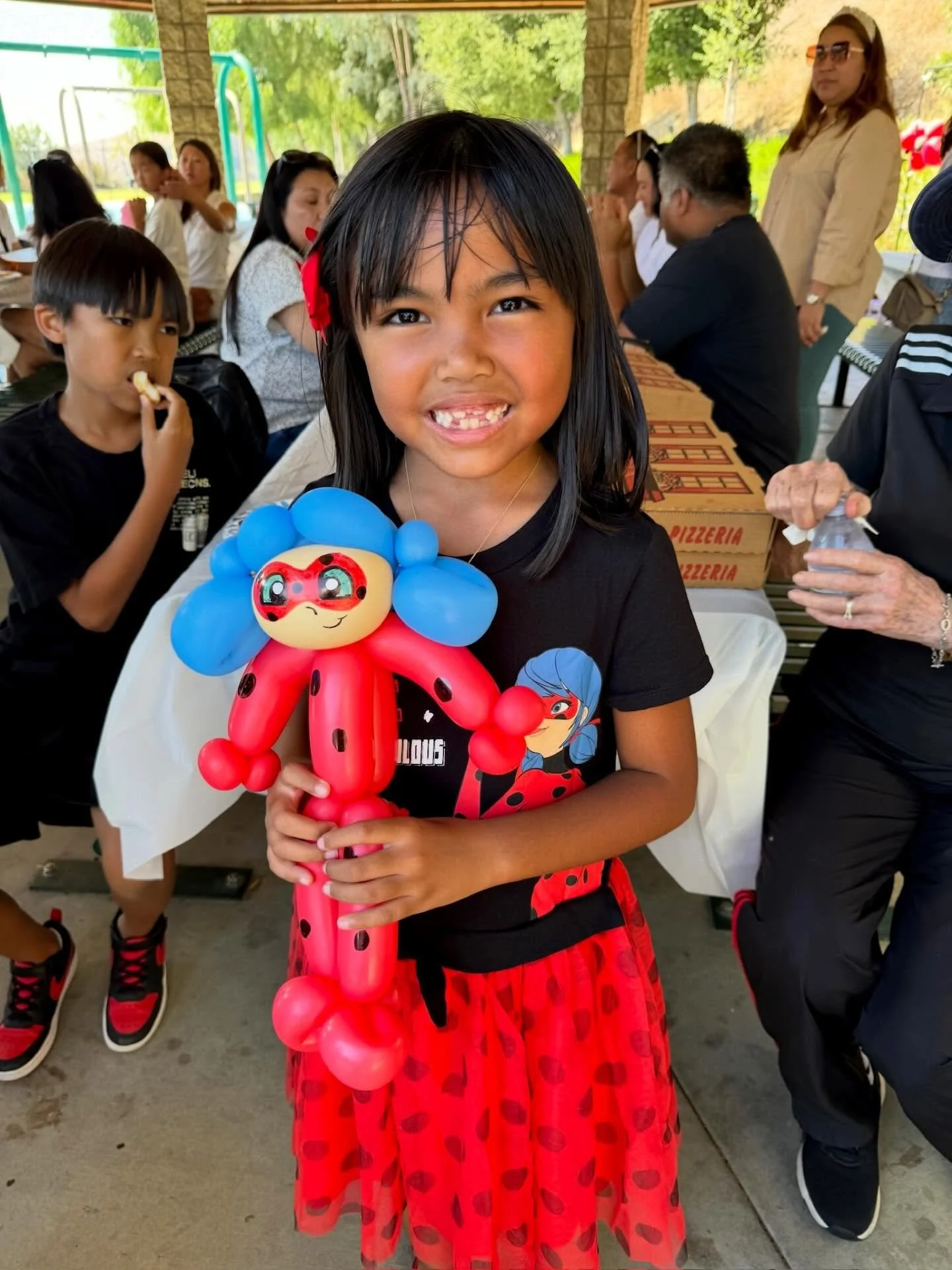 Looking for something to entertain kiddos at your next event? Balloon twisting is the perfect solution! DM us today to inquire! 🎈✨

#ocballoonartist #ocballoontwisting #ocballoons #ockidsentertainment