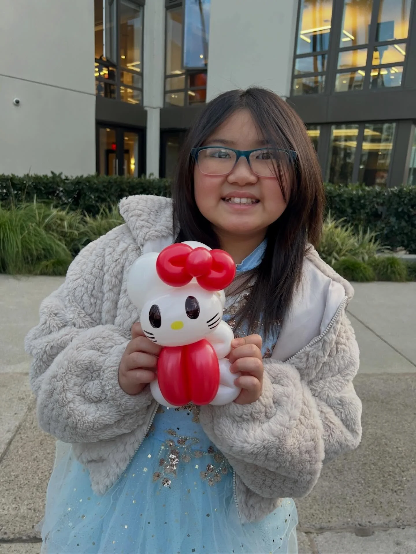 Happy Friday! We&rsquo;re gearing up for another busy weekend! 

DM and book us for your next event today before our schedule fills up 🎈✨

#ocballoons #ocballoontwisting #ocballoonart #ockidsentertainment