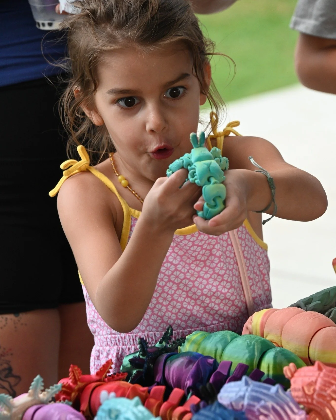 Wish it was the weekend already? While we can't bend space and time, we CAN bring you a bit of those β¨weekend vibesβ¨ with tomorrow's Lakeside Market π΄ποΈ and Food Truck & Music Series at the Wellington Amphitheater. π
Whether you love hunting