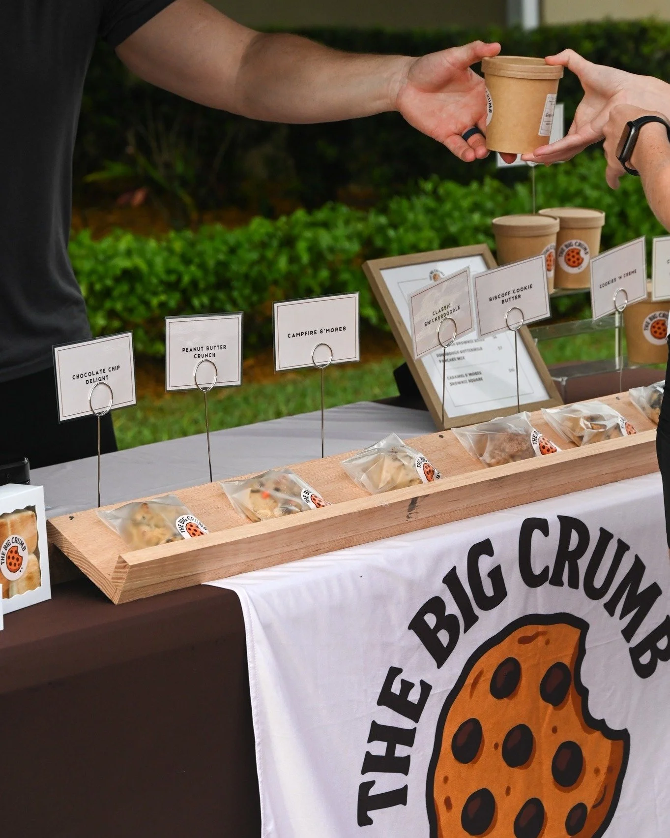 TOMORROWπ¨ Swing by the Wellington Amphitheater for some sunset shopping π
 and live music πΆ with our combined Lakeside Market π΄ποΈ + Food Truck & Music Series.
With 35+ local vendors and 18 food trucks, it's the perfect spot to shop, snack, a