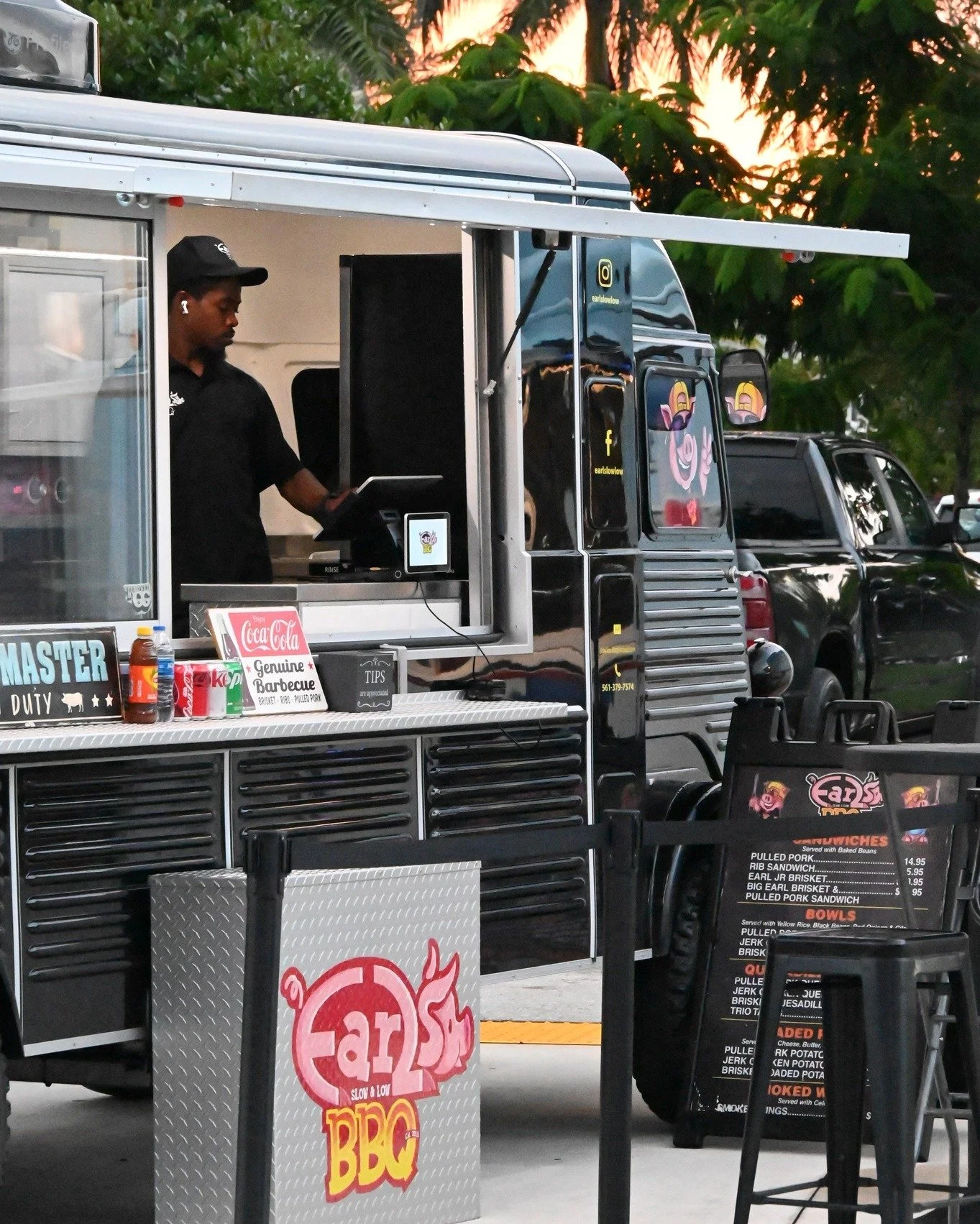 Need plans for tonight? π
Come join us at the Wellington Amphitheater for an evening filled with 40+ vendors ποΈ, 18 food trucksπ, and fantastic music πΆ with the Friday At Five Band (@fridayat5band), playing an eclectic mix of all your favorite h