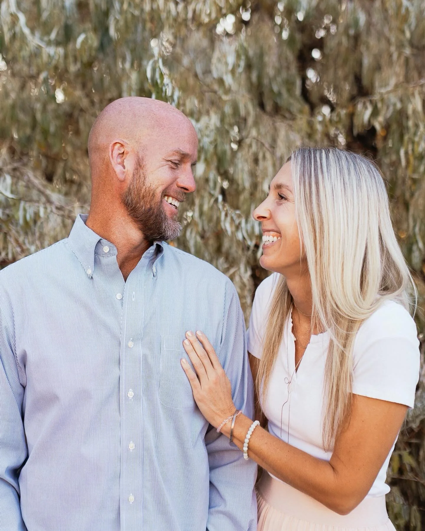 Soaking up these sunny winter days! ☀️ 

#utahcouplesphotographer #utahengagementphotographer
