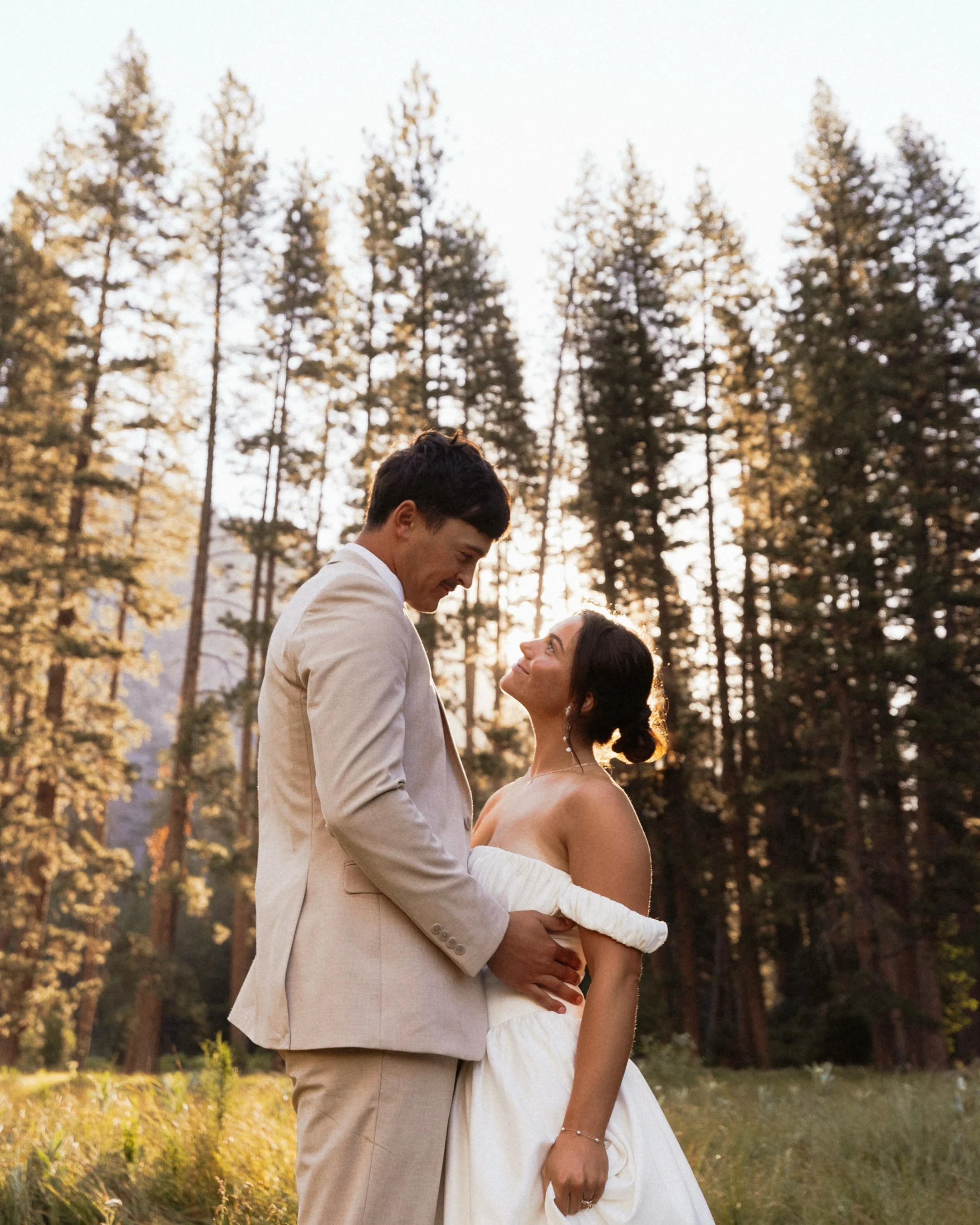Home is you. &hearts;️ Lily + Cole

#yosemiteelopementphotographer #yosemiteelopement #yosemiteelopements #yosemiteelopementphotography #yosemitenationalpark🌲

Retreat: @vowandventure.co 
Associate: @photosbyamberlyn 
Couple: @candalotmodel 
Florals