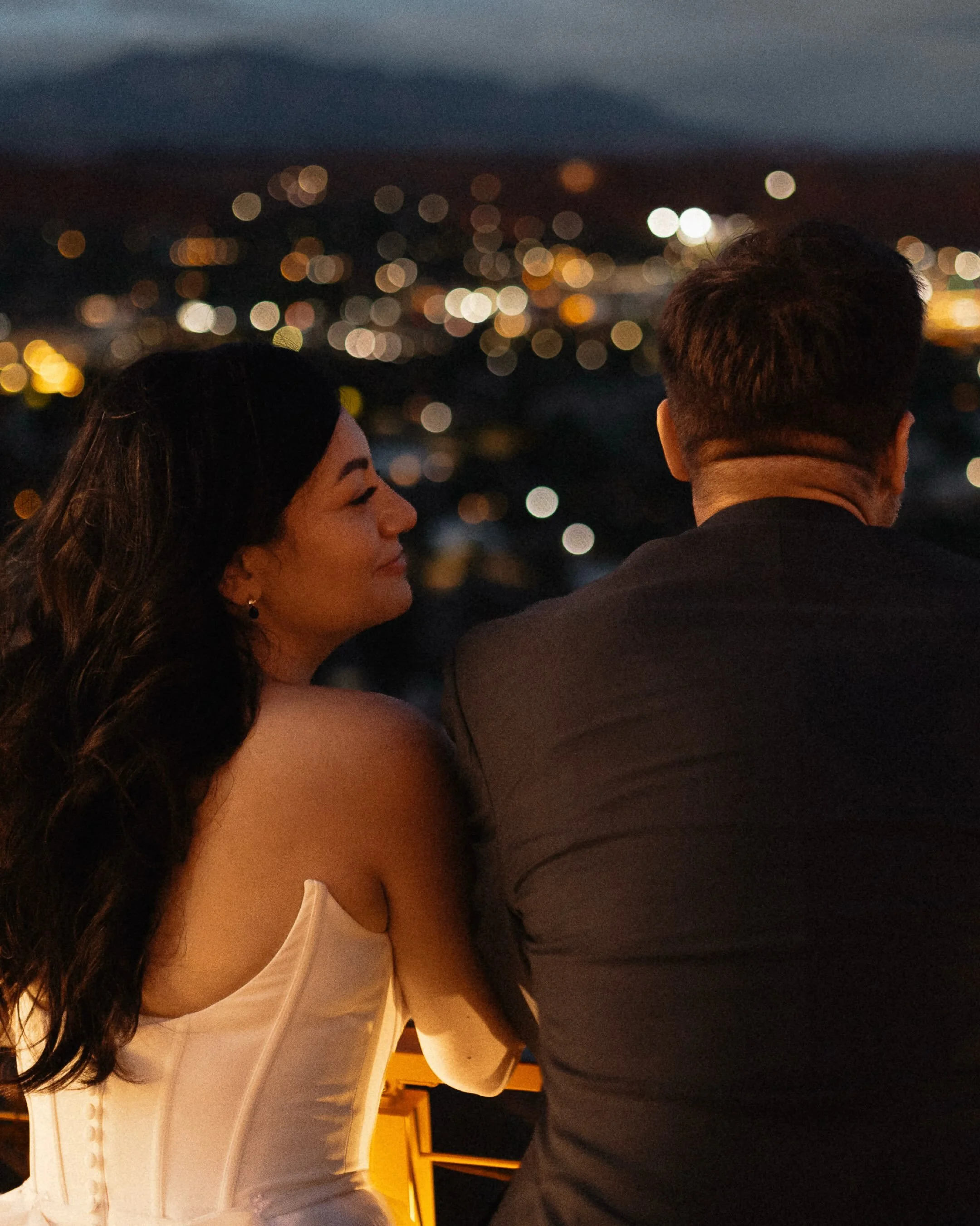 The @cliffsiderestaurant is the perfect place to end your day after an elopement or micro wedding in one of the St. George parks 🏜️. They&rsquo;ve got great service, food and views.

We had so much fun dining here with Mary and Nick after their Snow