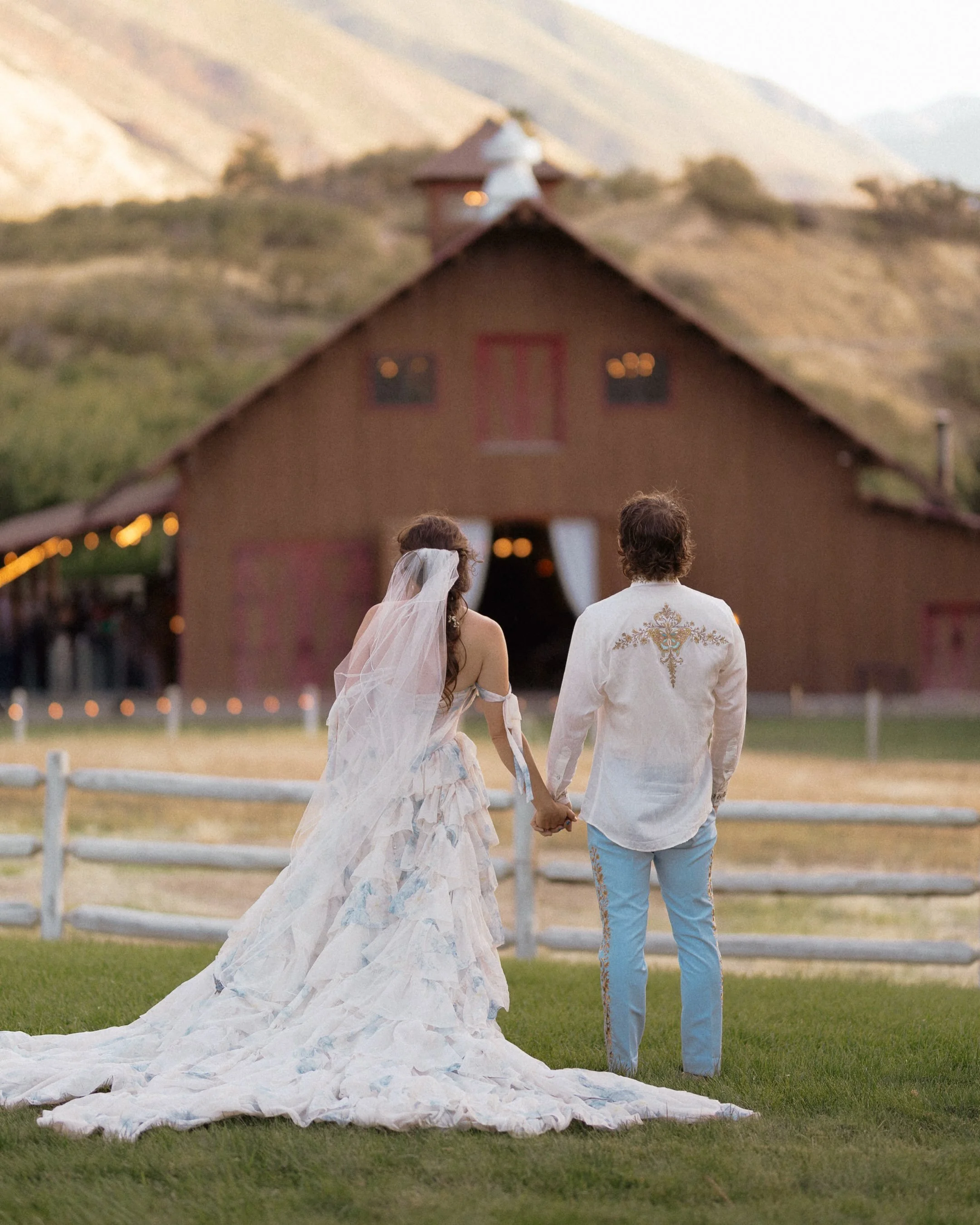 Sneak peek of the beautiful day of Isaiah and Julia! 🦋✨🎨

Photo: @roamingvowfilmco 
Venue: @quietmeadowfarm_ 
Catering: @greenhollowcatering 
Florist: @canyonechoflowerfarm 
DJ: @oneaboveentertainment @djchaseworthen 
Dessert: @penguinbrothers