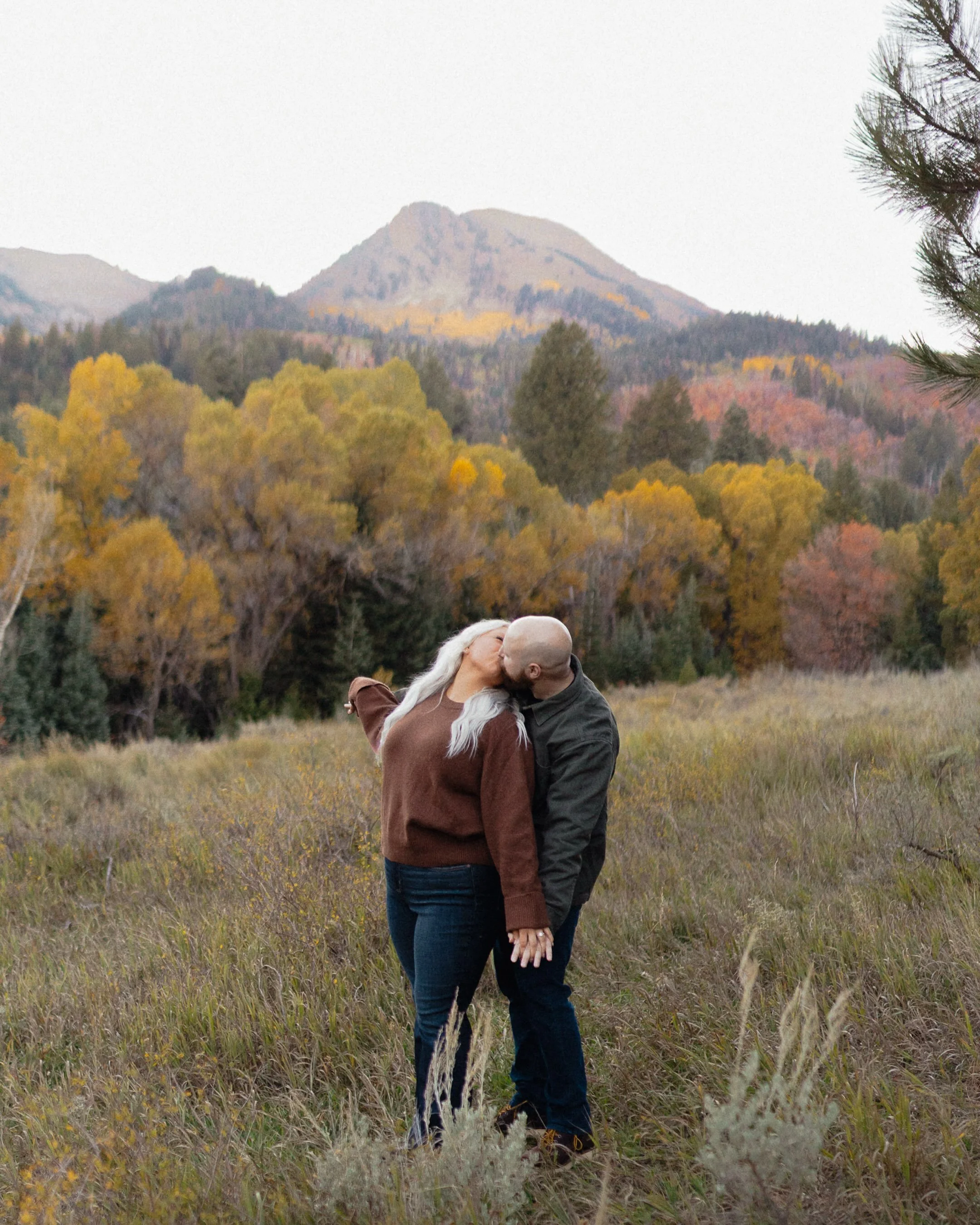 Loved this engagement shoot with @chaally and @brookelinkota! 

Keep an eye out for part 2 which includes their St. Bernand and Newfie! 🐾 

#utahcouplesphotographer #utahengagementphotographer #utahproposalphotographer
