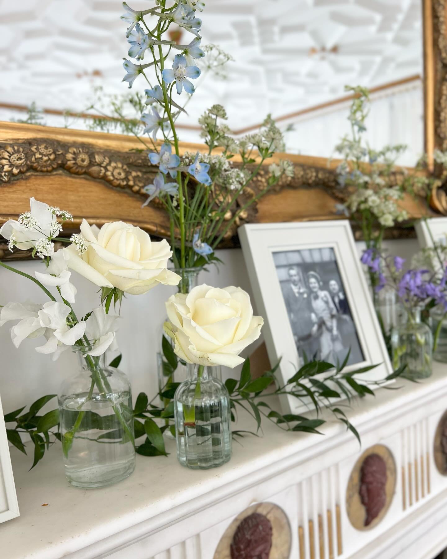 Flowers to surround pictures of loved ones past and presents on your special day 🤍
.
.
.
.
.
.
.
#sussexweddingflowers
#surreyflowers
#surreyflorist
#weddingfloristsurrey
#weddingflowerssurrey
#weddingflowerslondon
#weddingfloristlondon
#londonflori