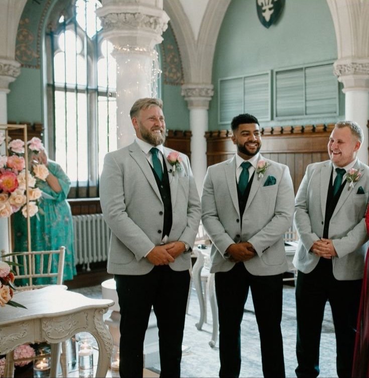 Buttonholes+men+%7C+Peach+%2B+Pink+%7C+Wotton+House+%7C+Frankie+Lane+Flowers.jpg