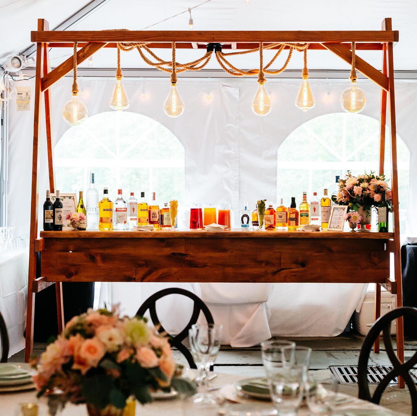 Must have this Unique Customize Bar at your next weddings and events&hellip;Live Edge Wood with Edison Lights #livedgewood #woodbar #weddingbar #customizebar #uniquebar #original #eventprops #weddingreceptiondecor #americanmade #musthave @rreventsnyc