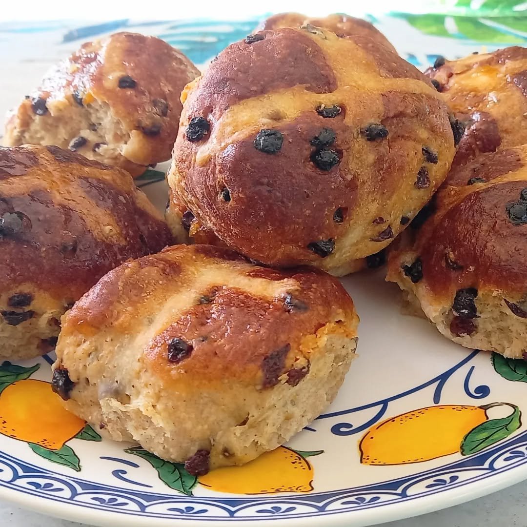 My first attempt to make Easter buns courtesy of Maggie Beer's simple recipe. They were 'hot crossed' yesterday afternoon. 🤗 Glazed with Apricot jam. Turned out quite yummy although I don't think we're supposed to eat them until Sunday. I'm case I f