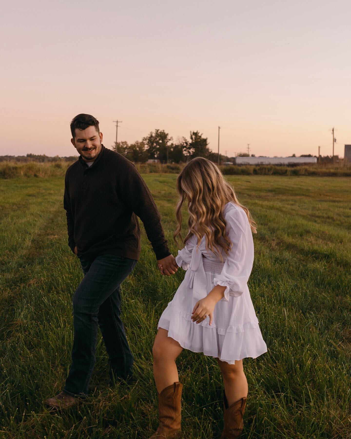 This engagement session was a mix of all things right. The perfect sunset and an even better couple. I cannot wait for their wedding next June! 💍

#engagementring #engagedaf #marincountywedding #bayareaweddingphotographer #bayareaphotographer #bayar