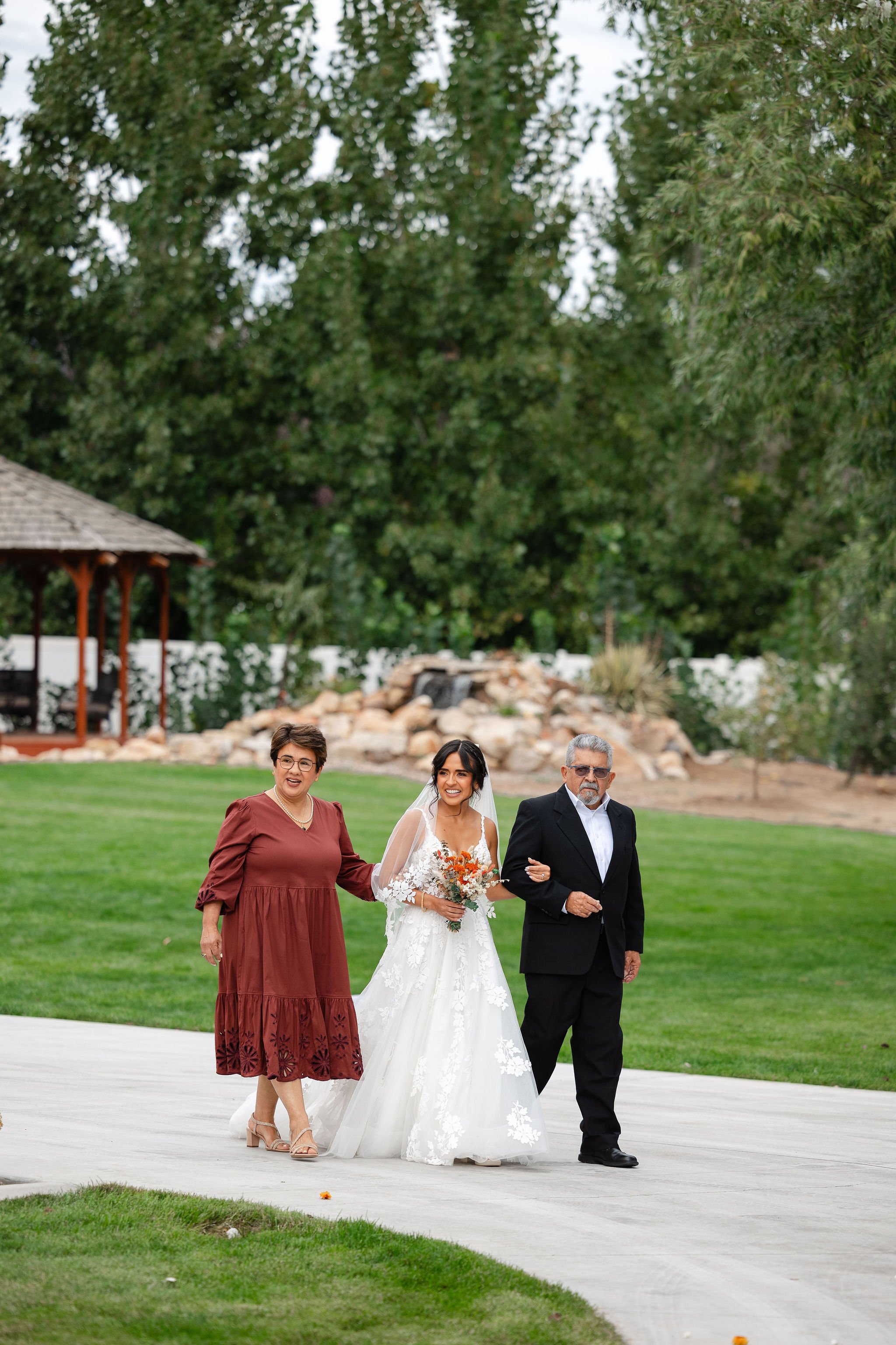 Dixie Nyle | Elena and Will Elegant and Classic Backyard Boise Bogo Wedding8.jpg