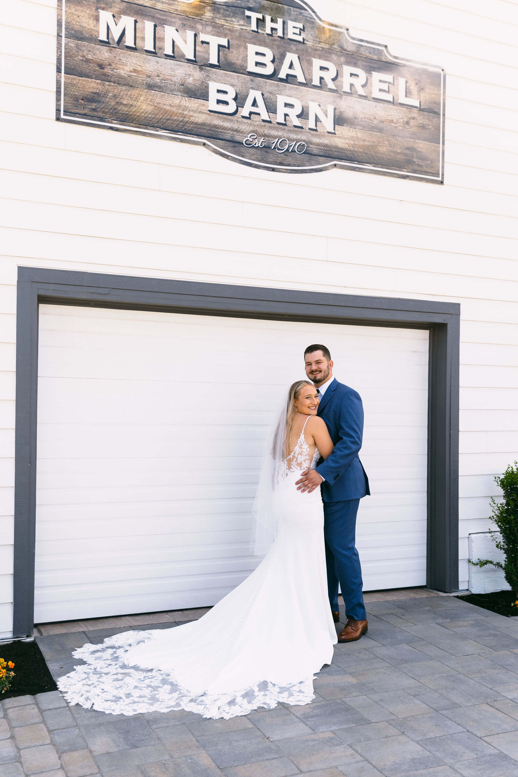 Dixie Nyle - Rustic Mint Barrel Barn June Wedding in Treasure Valley Boise Idaho11.jpg