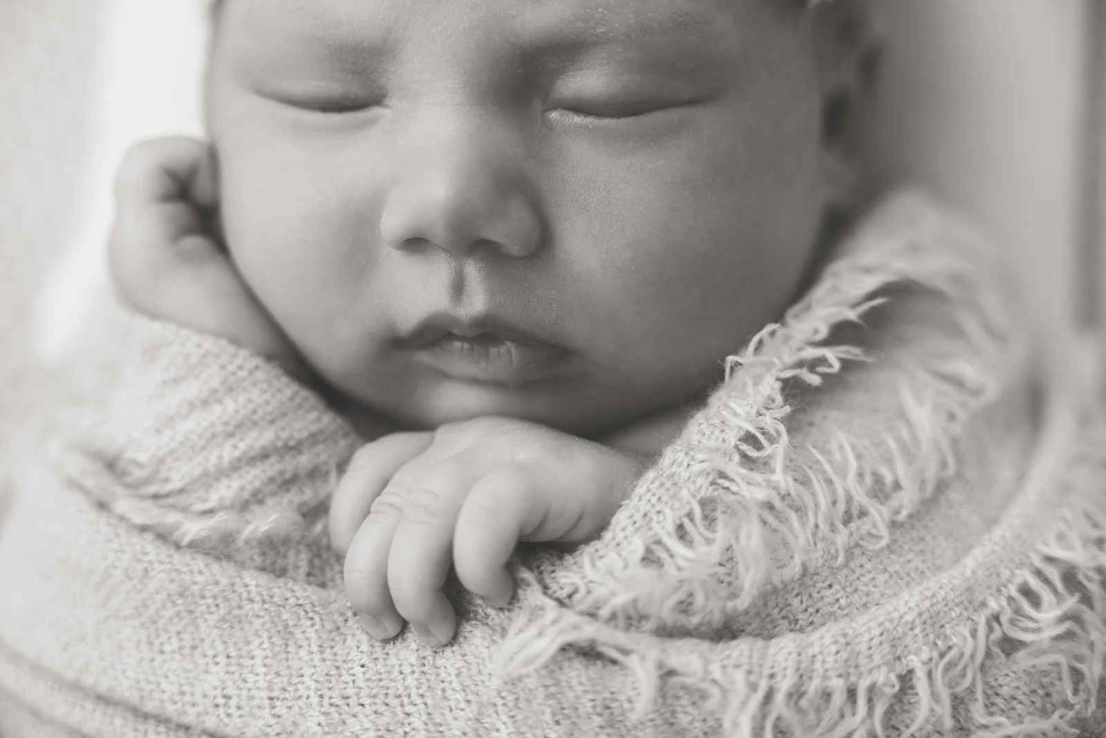Houston-Newborn-Photographer-72225-05.jpg