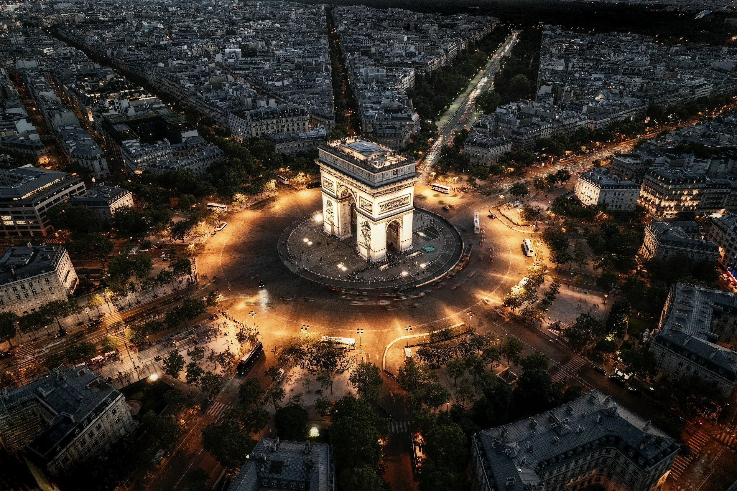 L'arc de Triomphe Top 5 Fun Facts 🖐🏽🥐🥖🇫🇷