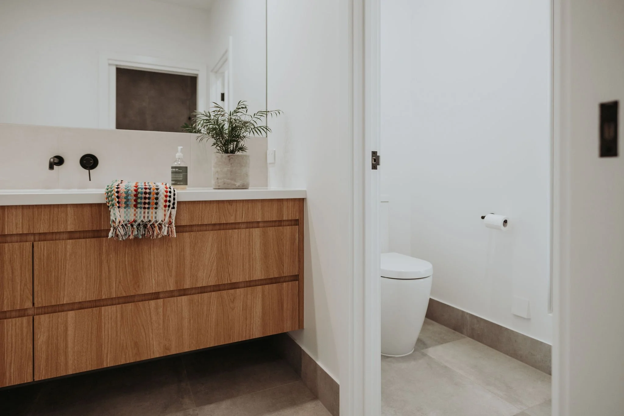 CCBuild-Modern-Bathroom-2.jpg