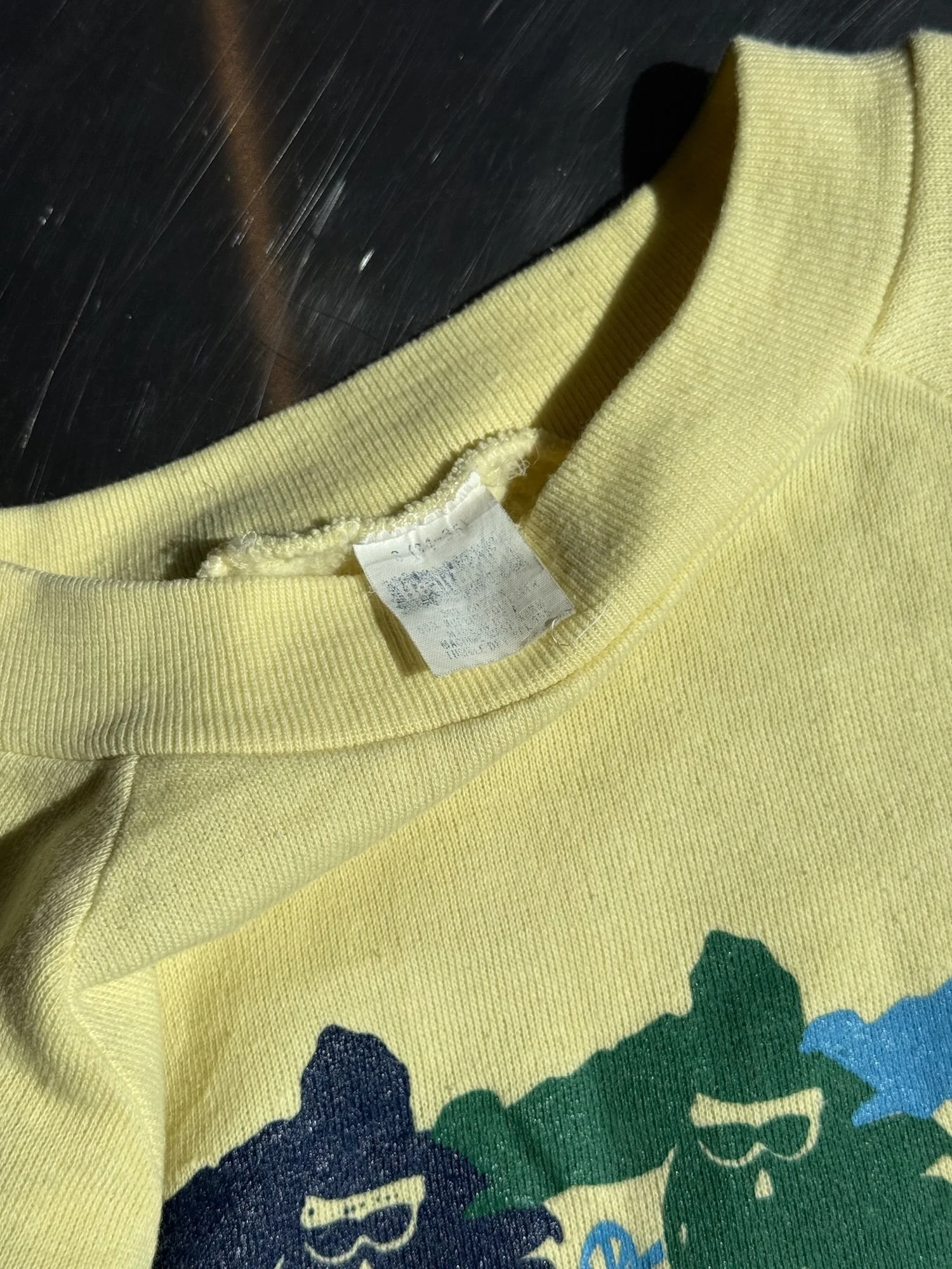 vintage-jackson-hole-ski-yellow-sweatshirt-neck-tag.jpeg