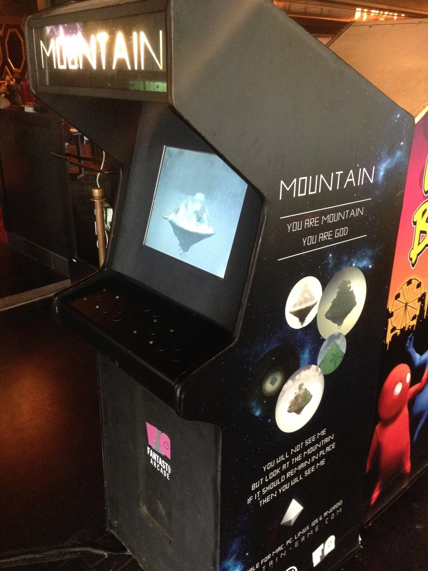 This control-free Mountain Arcade machine was presented at Fantasic Arcade in 2015, it is now lost in Time.