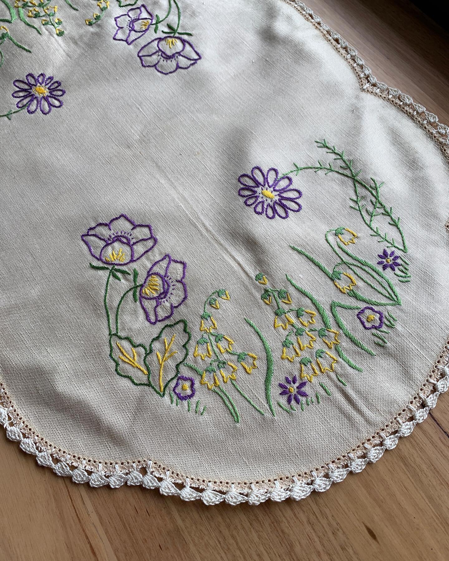 Stunning scalloped edge table mat with embroidered spring flowers. 

Measures 470 x 330mm.  Perfect for the Christmas table!

$20 + postage.

To purchase an item, please comment below or send us a DM. 

***

We will be posting items to purchase over 