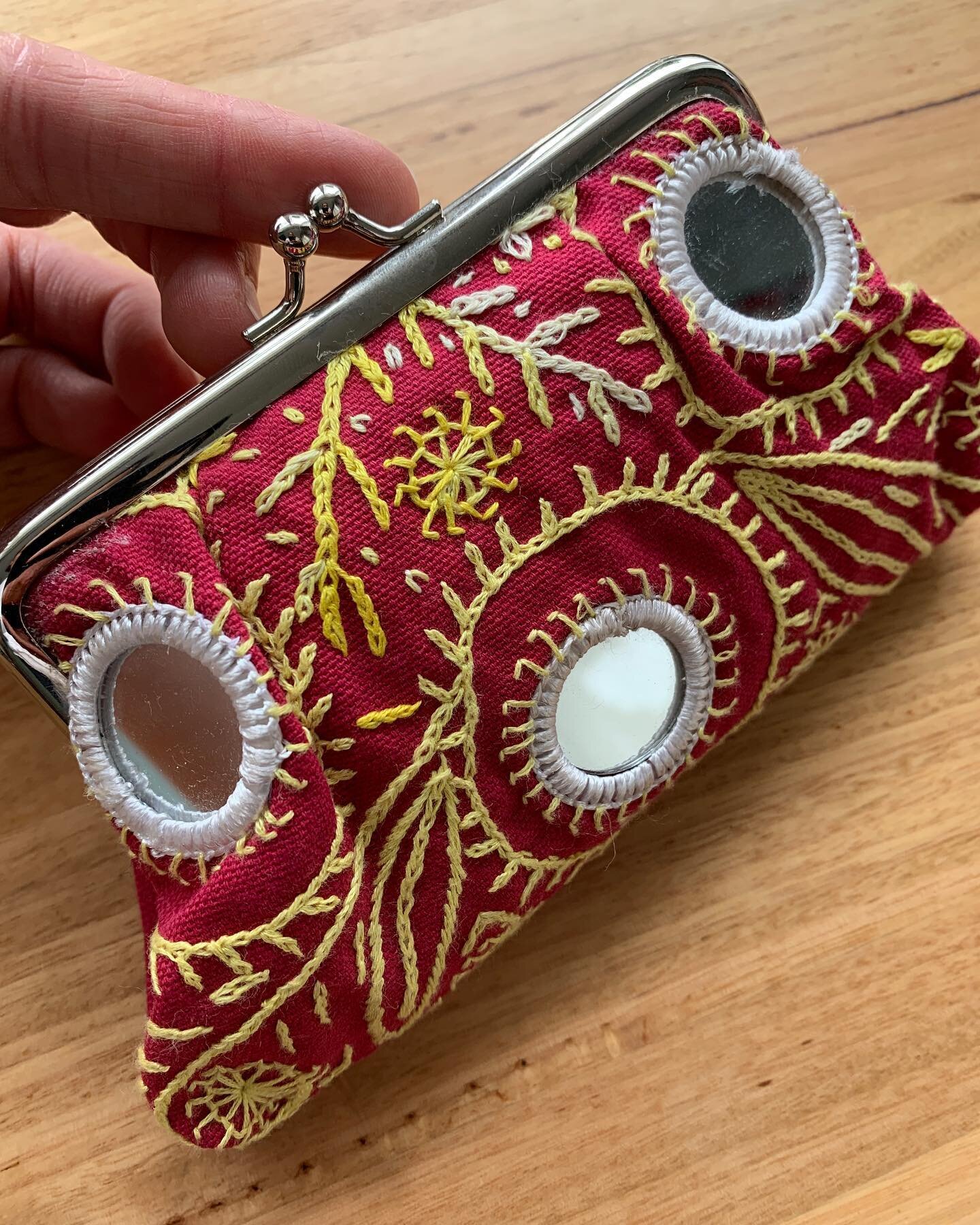 Recently created!

Small red coin purse with colourful embellishments. This delightful coin purse has been made with vintage fabric. 

$15 + postage.

To purchase an item, please comment below or send us a DM. 

***

We will be posting items to purch
