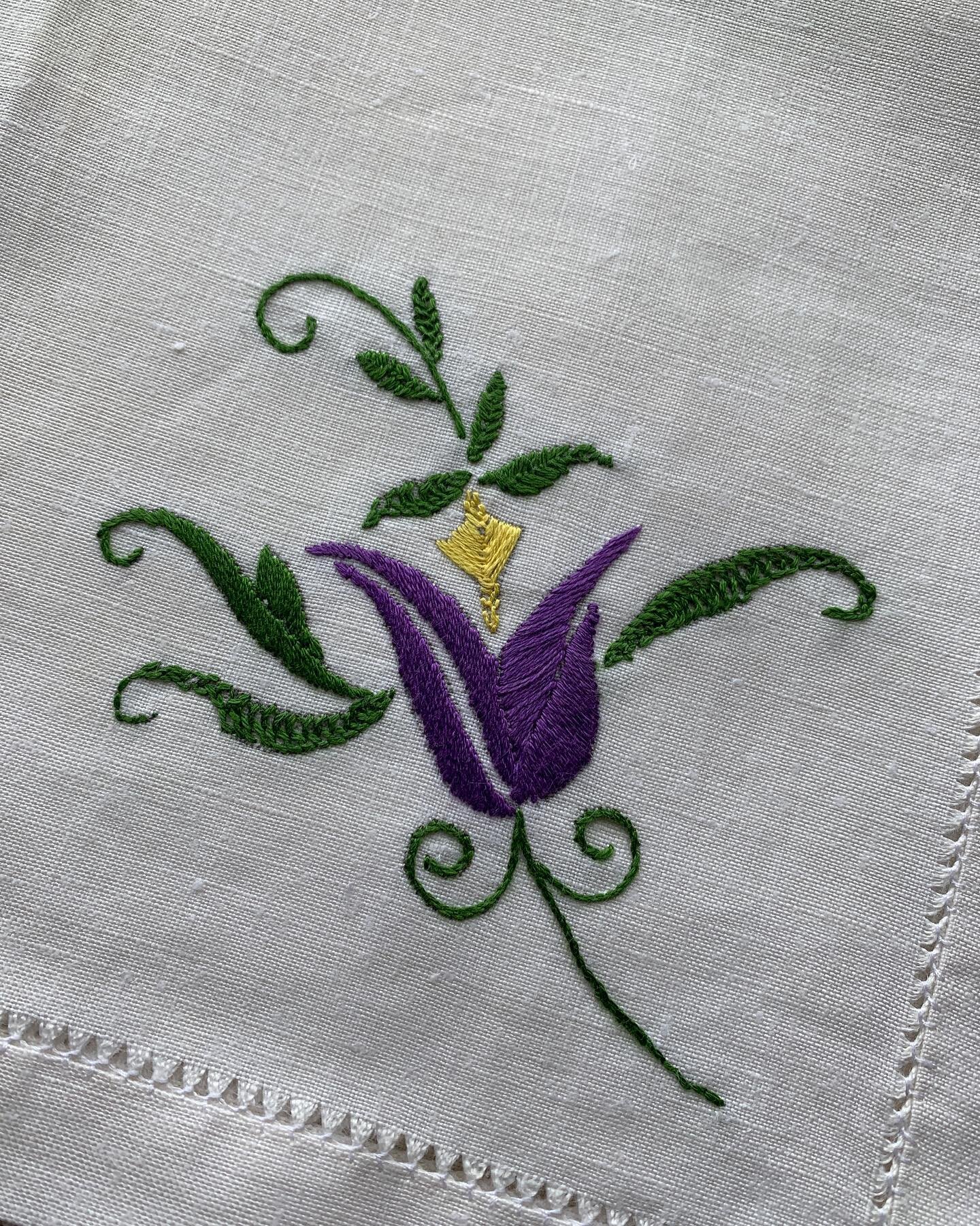 One of our group members was given these napkins as the embroidery hadn't been finished.  She was happy to complete the design and add her own elaboration. 

These napkins are vintage and so have a few minor marks.  A lovely addition to the dinner ta