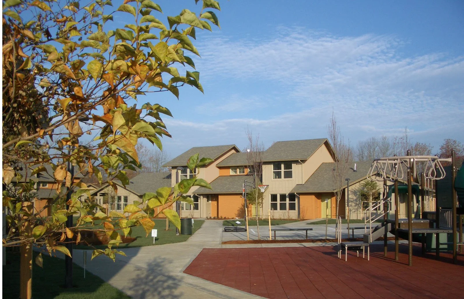 Plaza los Robles Apartments