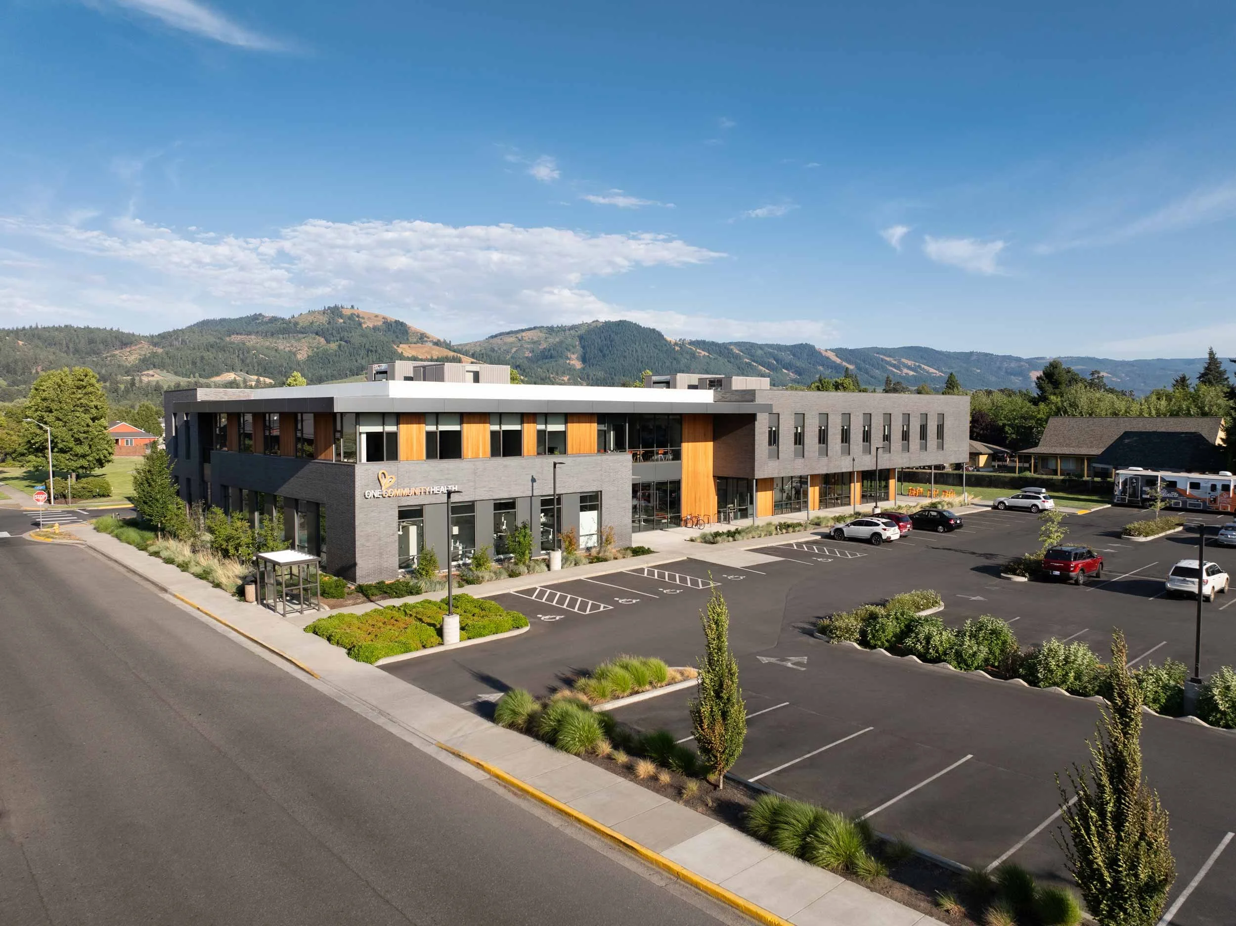 One Community Health Hood River | Community Healthcare Architecture in ...