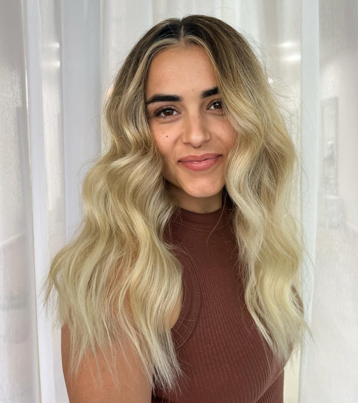 SLAY @abby_hotteshair 🤳 
@lakmecolour #lakmecolour @haircaregroup #haircaregroup @olaplexau #olaplexau @olaplex 
.
.
#balayage #balayageombre #balayagehighlights #balayageartists #balayagedandpainted #balayageartist #balayageandpainted #balayagespec