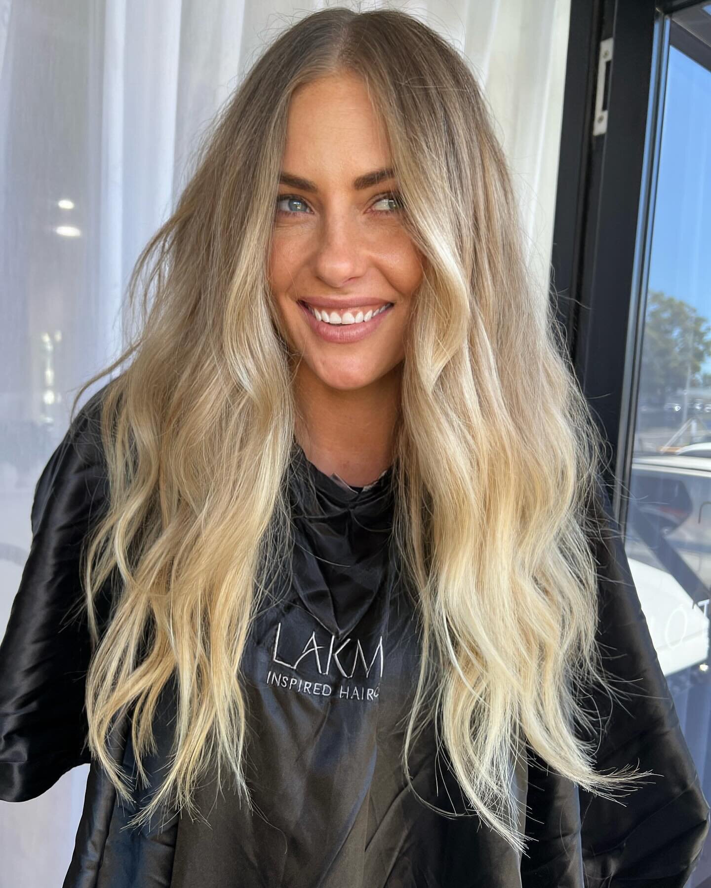Keratin Bonds Are Here! 
Introducing our latest innovation: Keratin bond hair extensions. Renowned for their seamless integration, these extensions offer a healthy solution for our clients&rsquo; hair. The keratin bonds ensure a natural look, blendin