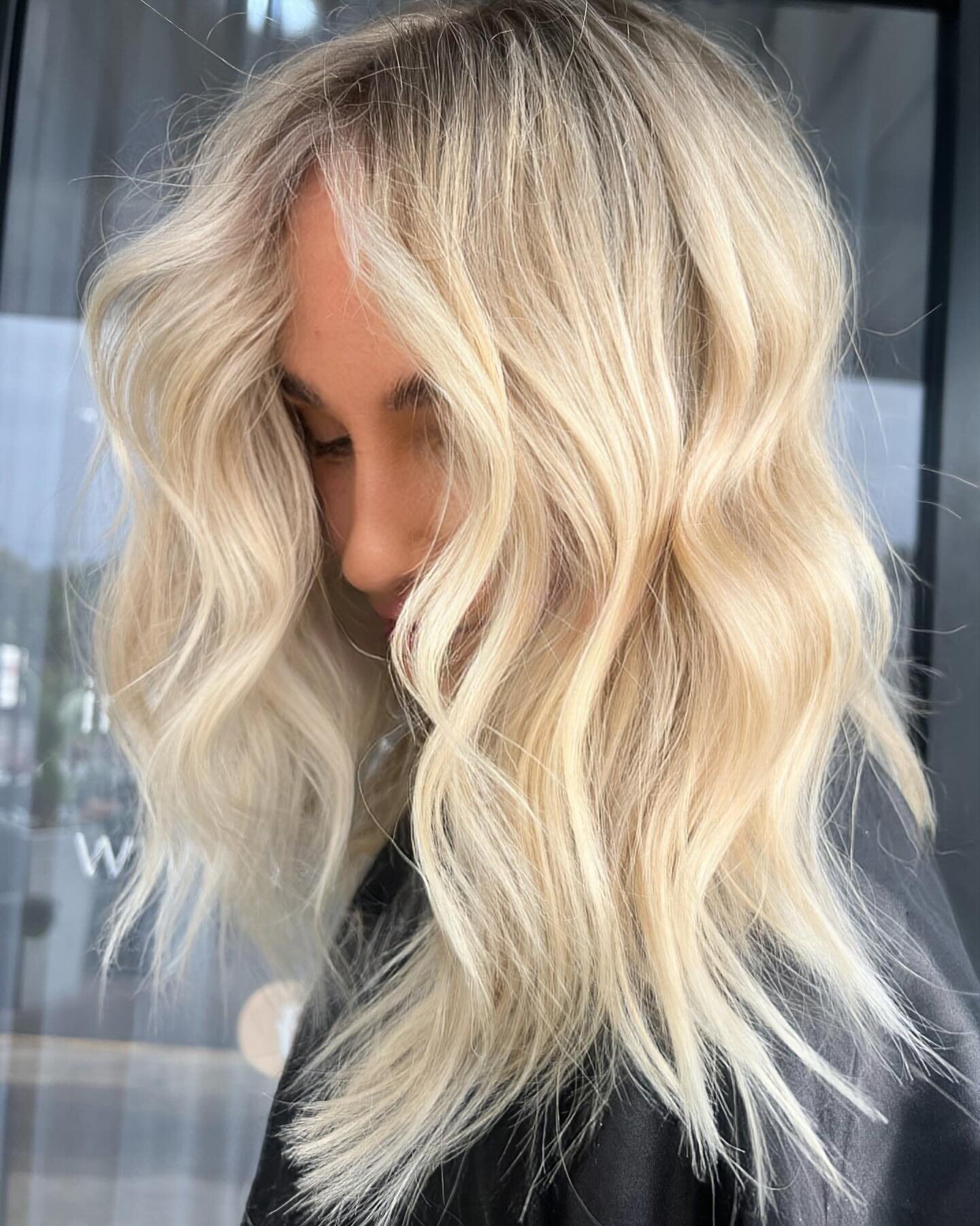 Butter 🧈 
@jamie_hotteshair @hotteshair 
.
.
@lakmecolour #lakmecolour @haircaregroup #haircaregroup @moroccanoil_au @moroccanoil @moroccanoileu #moroccanoilau #moroccanoil #blonde #blondehair #blondes #blondebalayage #blondehighlights  #blondeombre