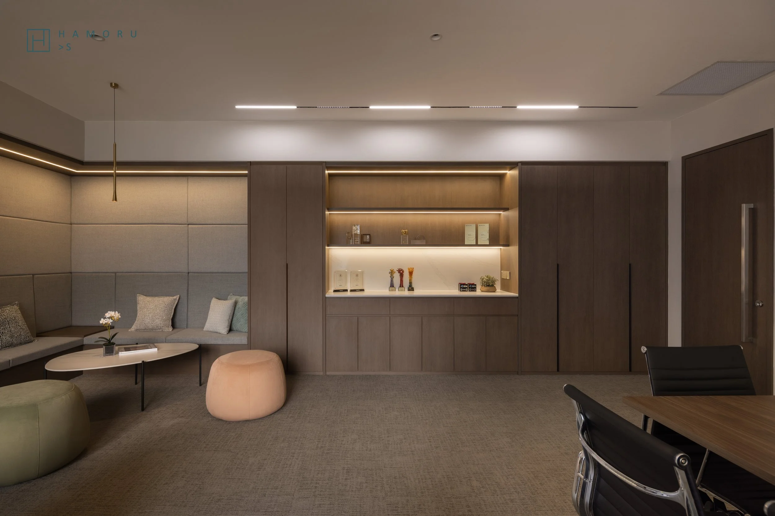 7Q9A0882 with logo.jpg