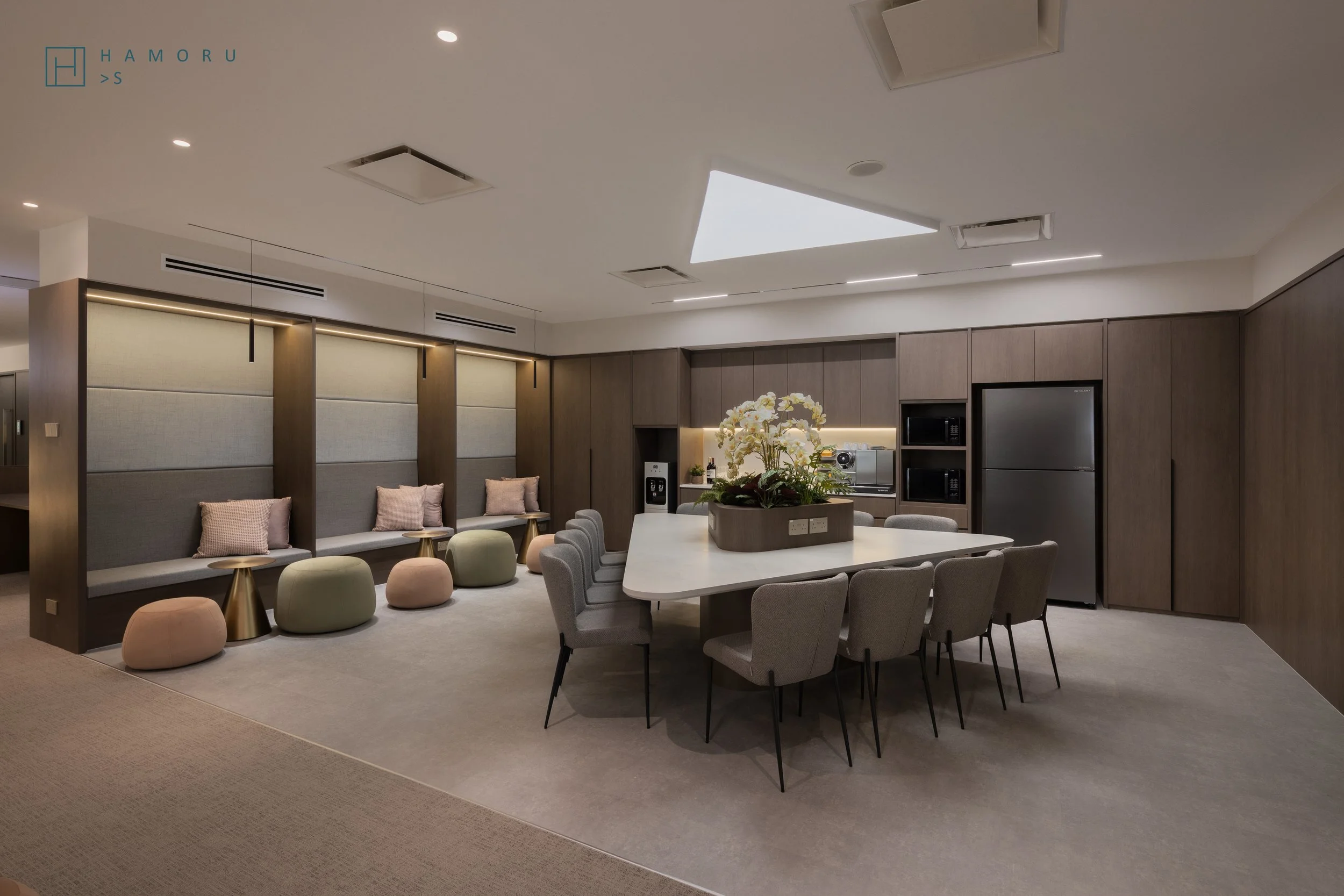 7Q9A1211 with logo.jpg