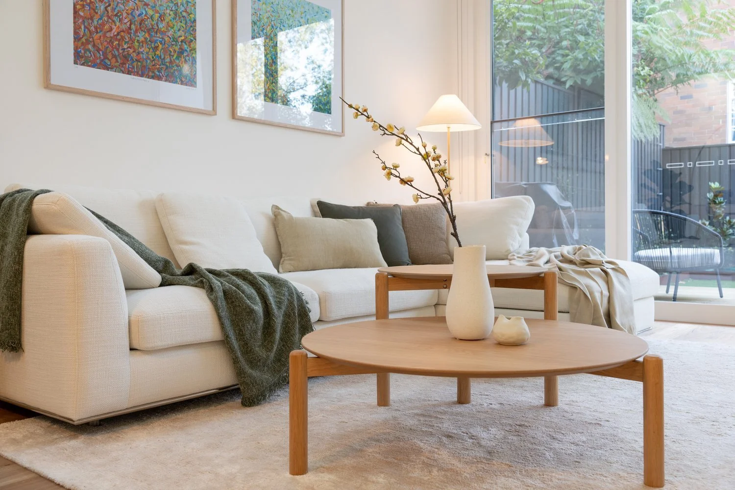 The Art of Selecting Throw Pillows