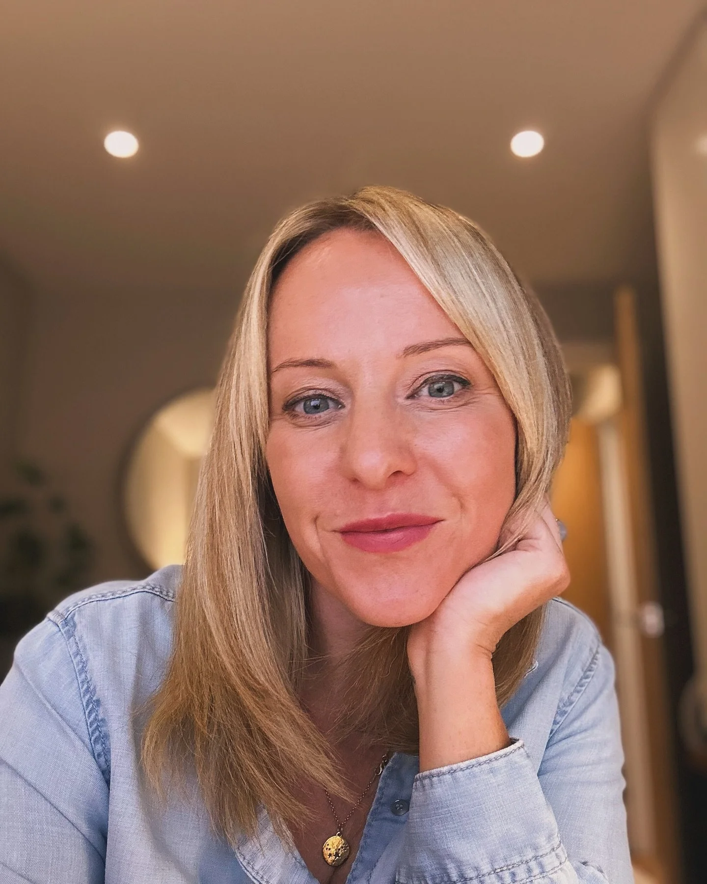 ✨ 11.11 Portal Energy ✨

Today is 11:11 portal (yes its November 11th!) and  its THE BEST DAY to manifest your dreams into reality! ⚡️

Here&rsquo;s why 👇

🌌 1️⃣ Alignment Codes
11:11 is the awakening number &mdash; a cosmic reminder that your thou