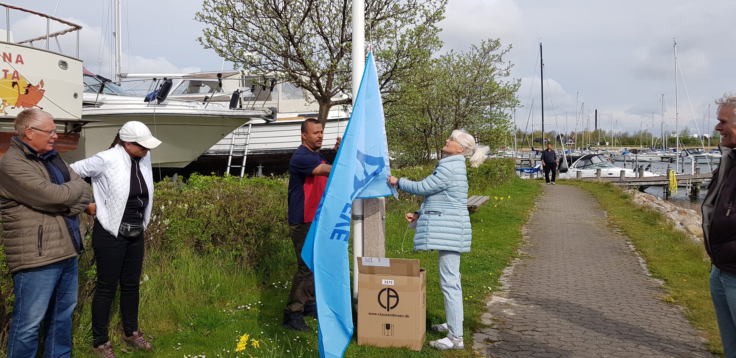 Formand og næstformand klar til standerhejsning 2019